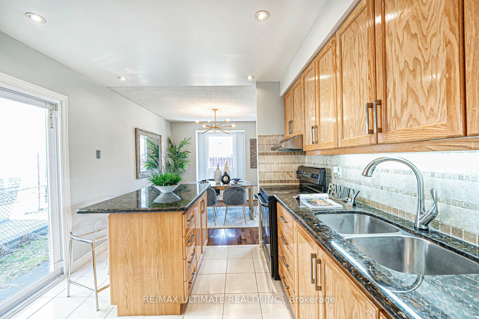 Photo 20 of 25 Larksmere Court, Markham, Milliken Mills West — HOMEH