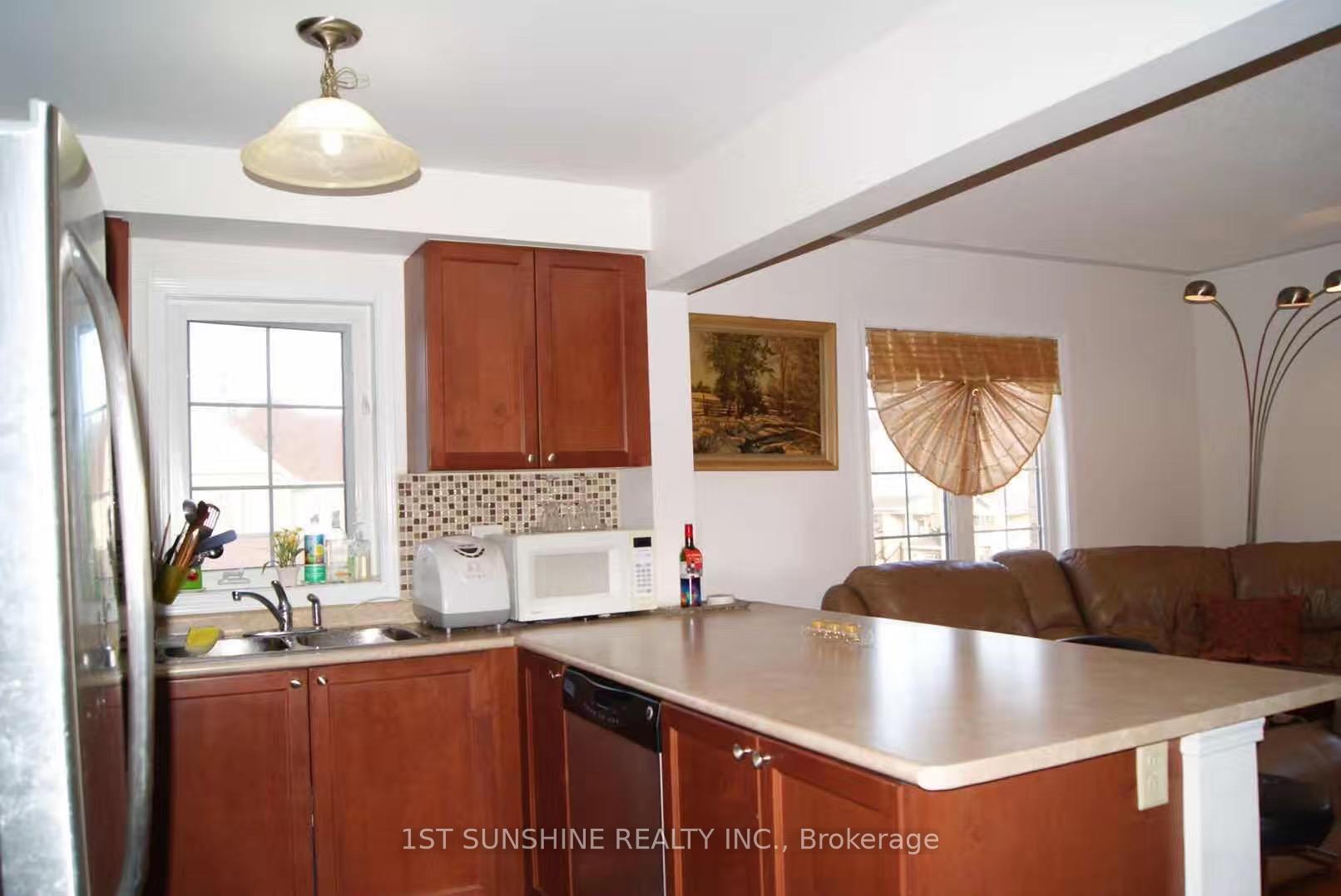 Photo 3 of 30 Emick Drive, Hamilton, Meadowlands — HOMEH