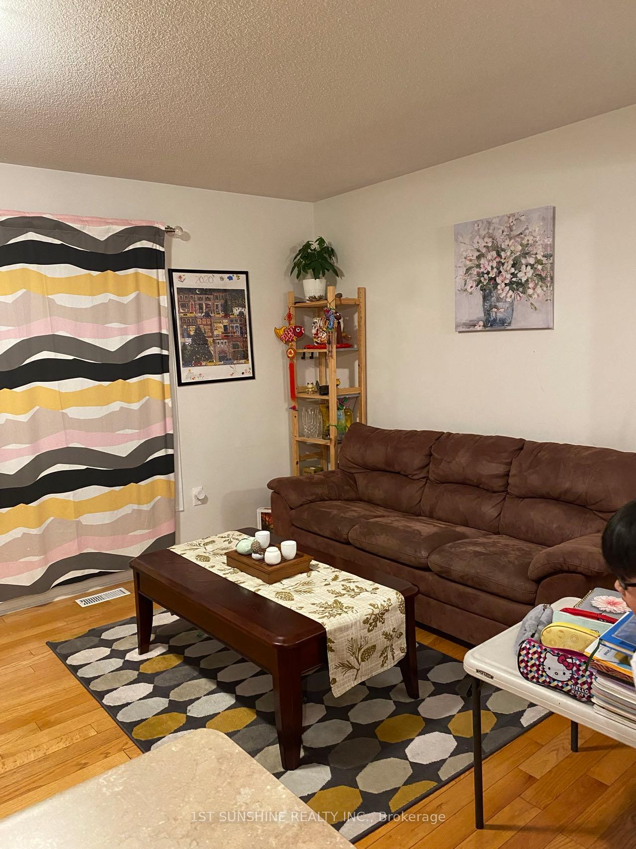 Photo 8 of 30 Emick Drive, Hamilton, Meadowlands — HOMEH