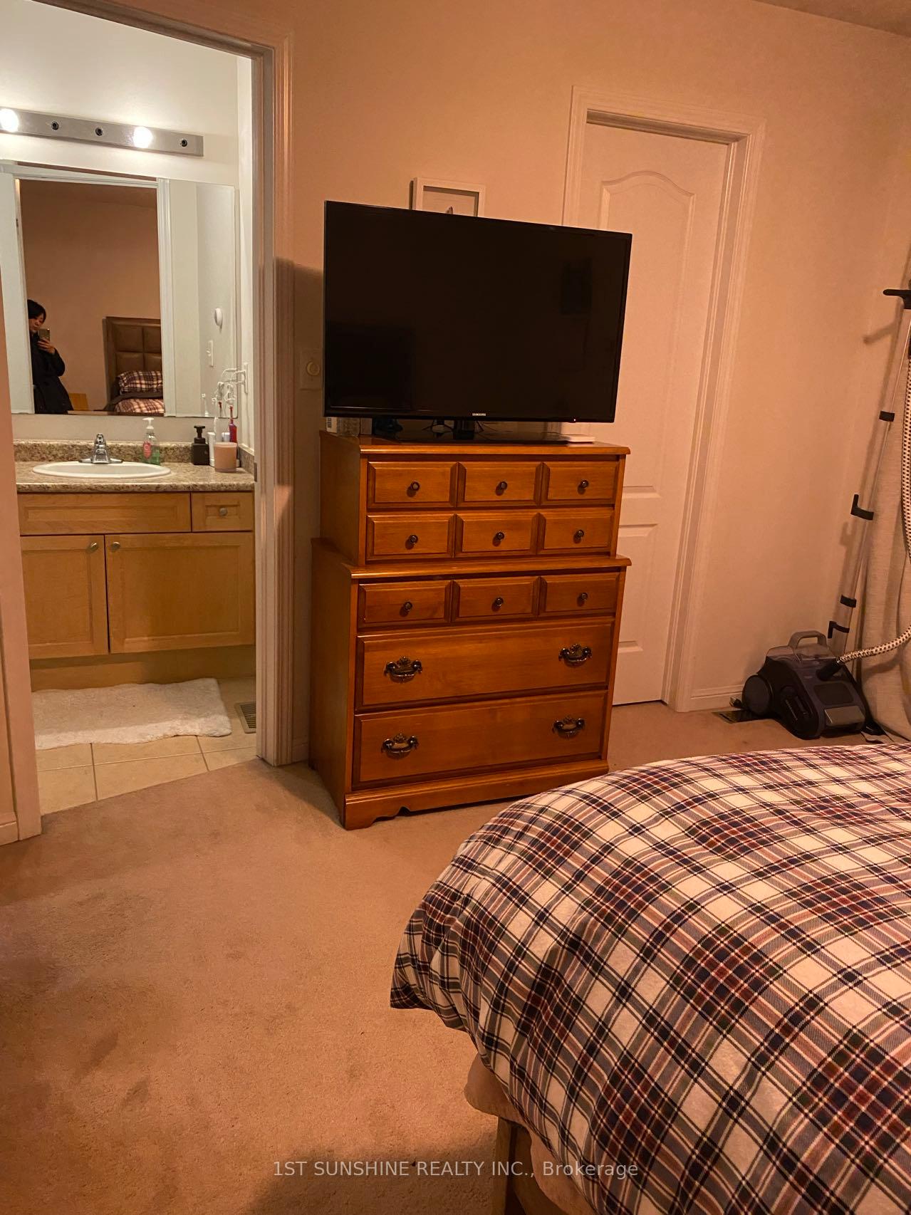 Photo 11 of 30 Emick Drive, Hamilton, Meadowlands — HOMEH