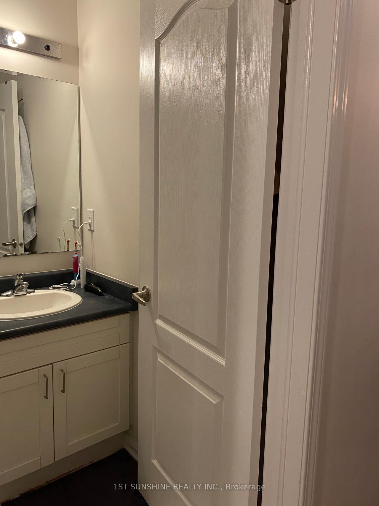 Photo 12 of 30 Emick Drive, Hamilton, Meadowlands — HOMEH