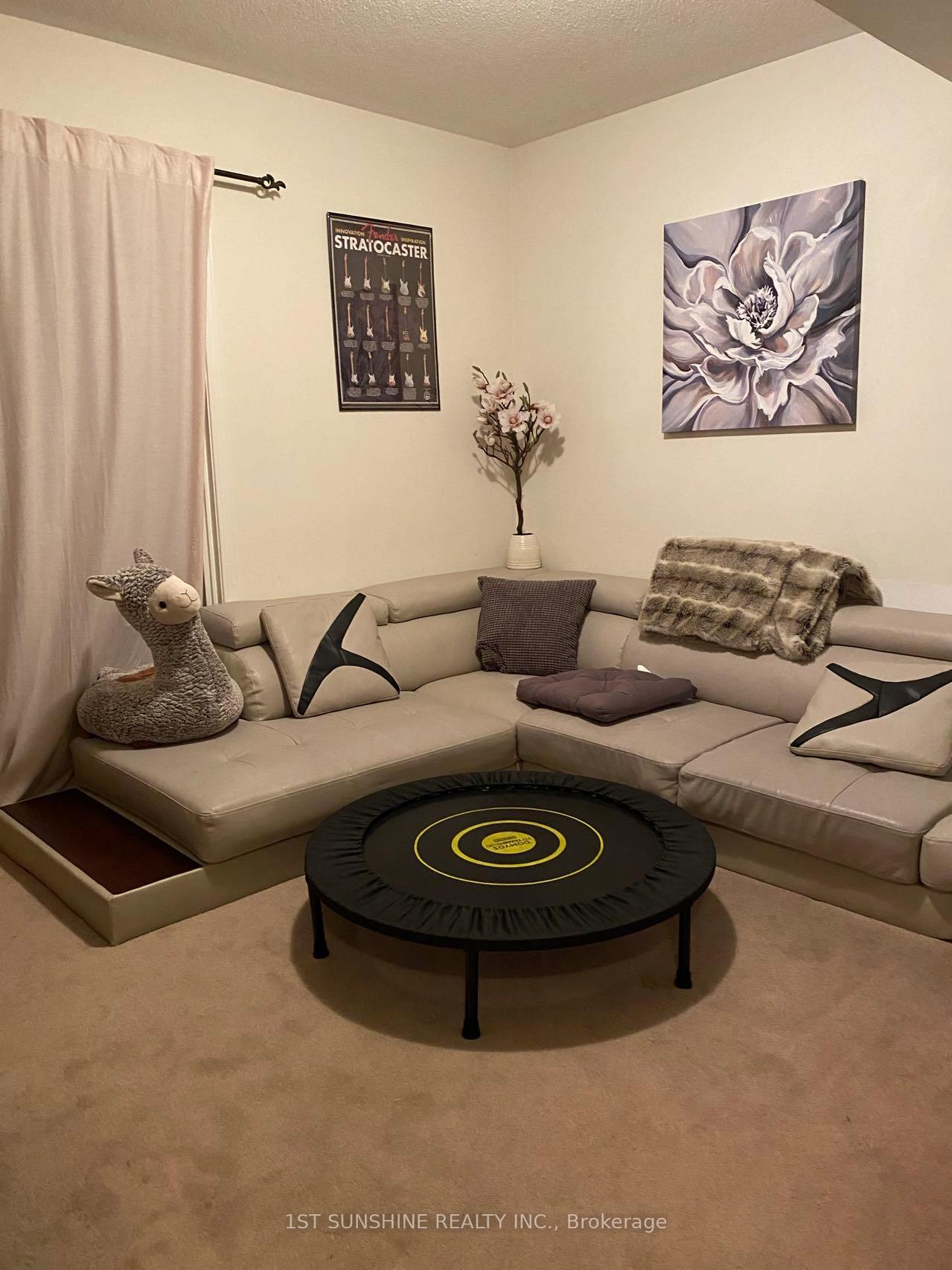 Photo 16 of 30 Emick Drive, Hamilton, Meadowlands — HOMEH