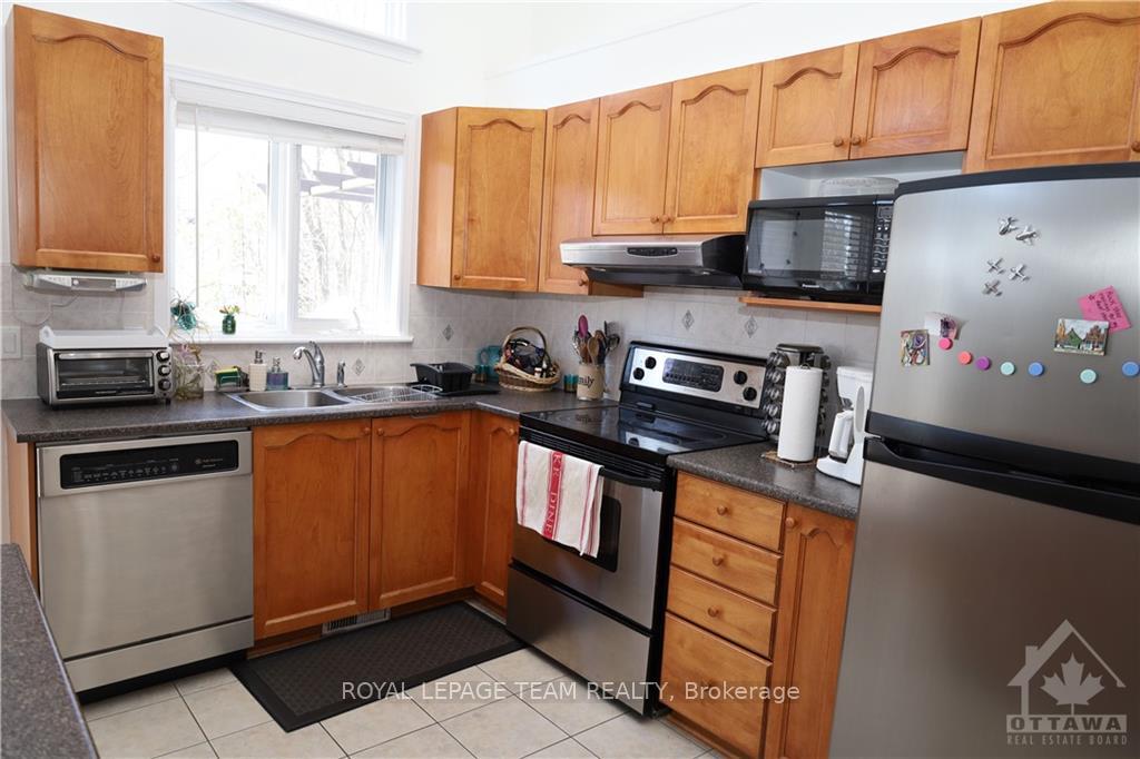 Photo 10 of 54 Macassa Circle, Ottawa, Kanata - Kanata Lakes/Heritage Hills — HOMEH