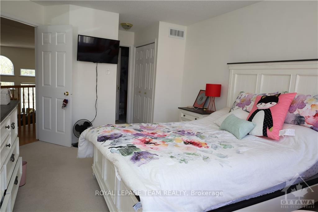 Photo 12 of 54 Macassa Circle, Ottawa, Kanata - Kanata Lakes/Heritage Hills — HOMEH
