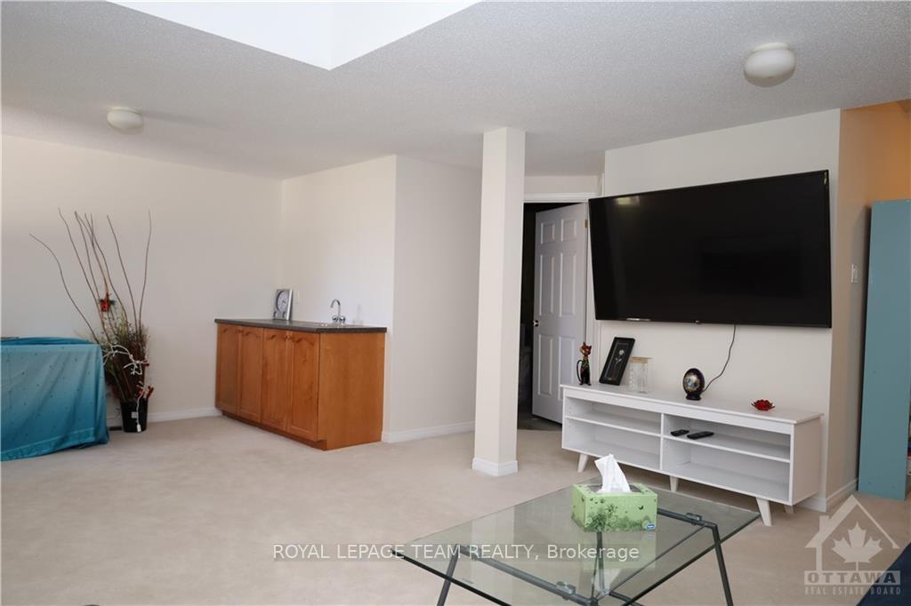 Photo 23 of 54 Macassa Circle, Ottawa, Kanata - Kanata Lakes/Heritage Hills — HOMEH