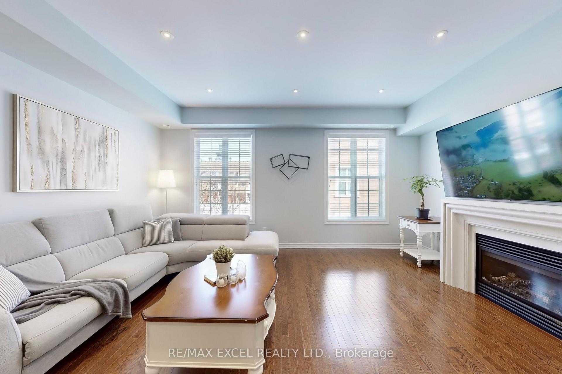 Photo 5 of 11 Vandaam Lane, Markham, Cathedraltown — HOMEH