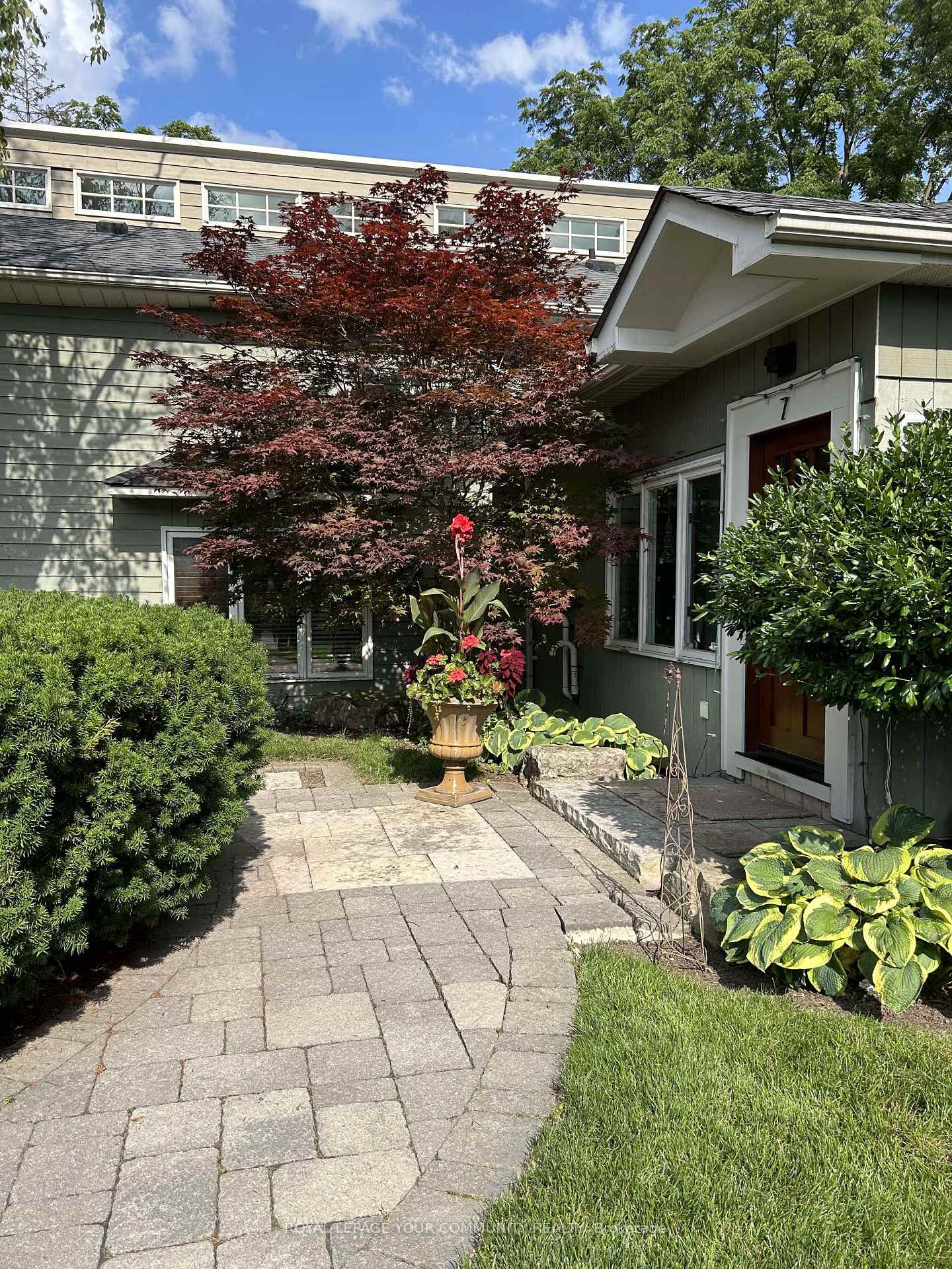 Photo 4 of 7 Buttonville Crescent E, Markham, Buttonville — HOMEH