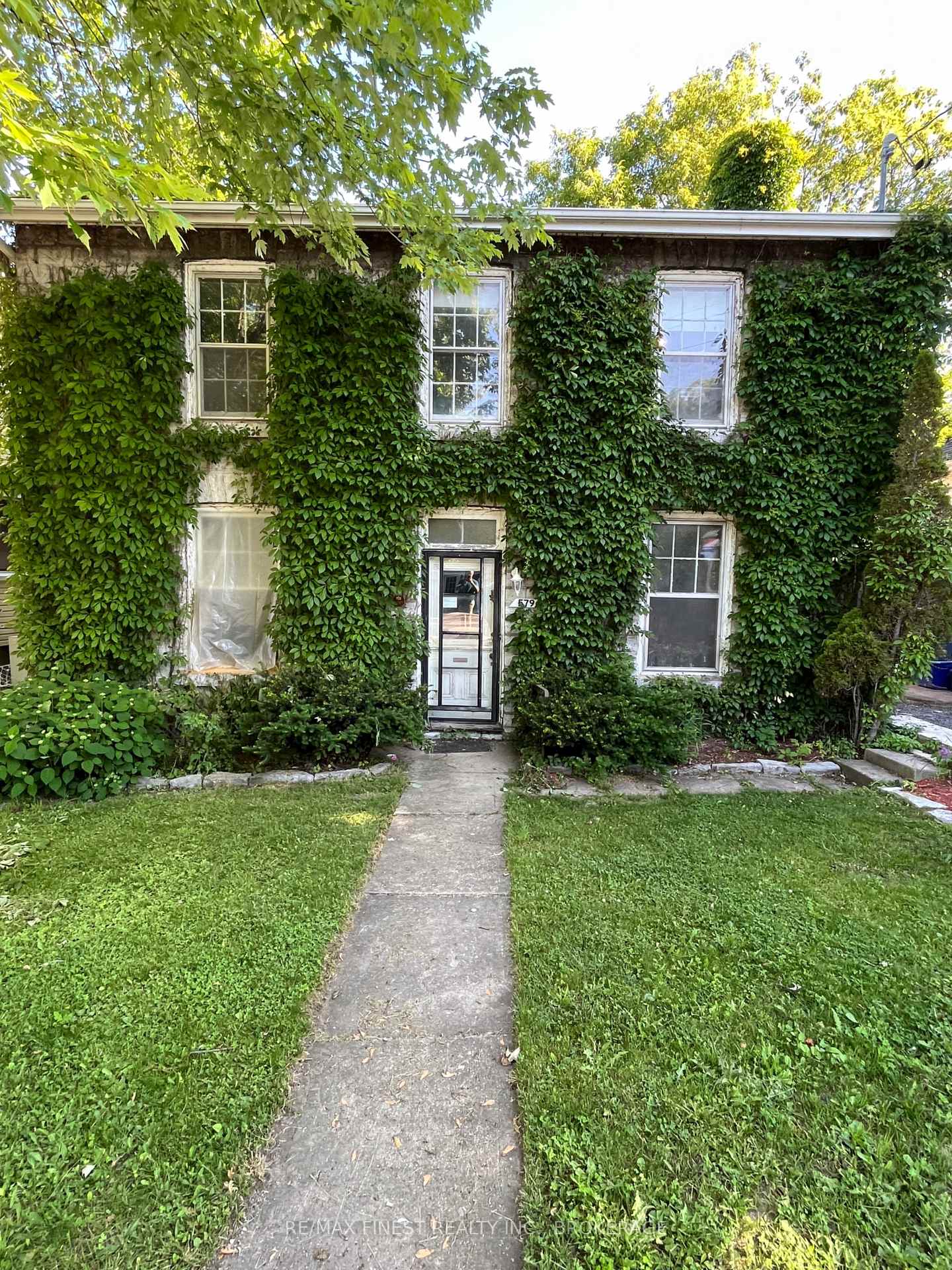 Front of 579 Union Street