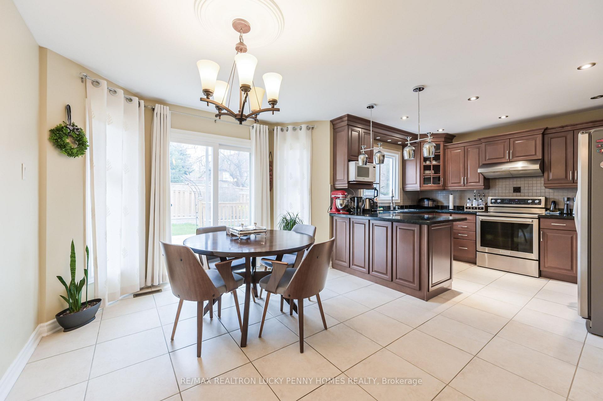 Photo 10 of 17 Buttonfield Road, Markham, Buttonville — HOMEH