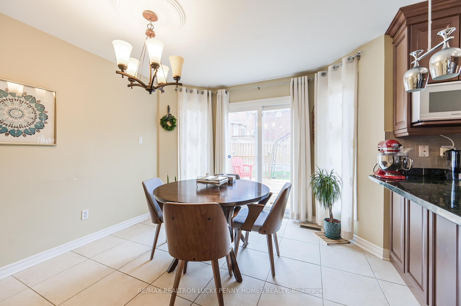 Photo 11 of 17 Buttonfield Road, Markham, Buttonville — HOMEH