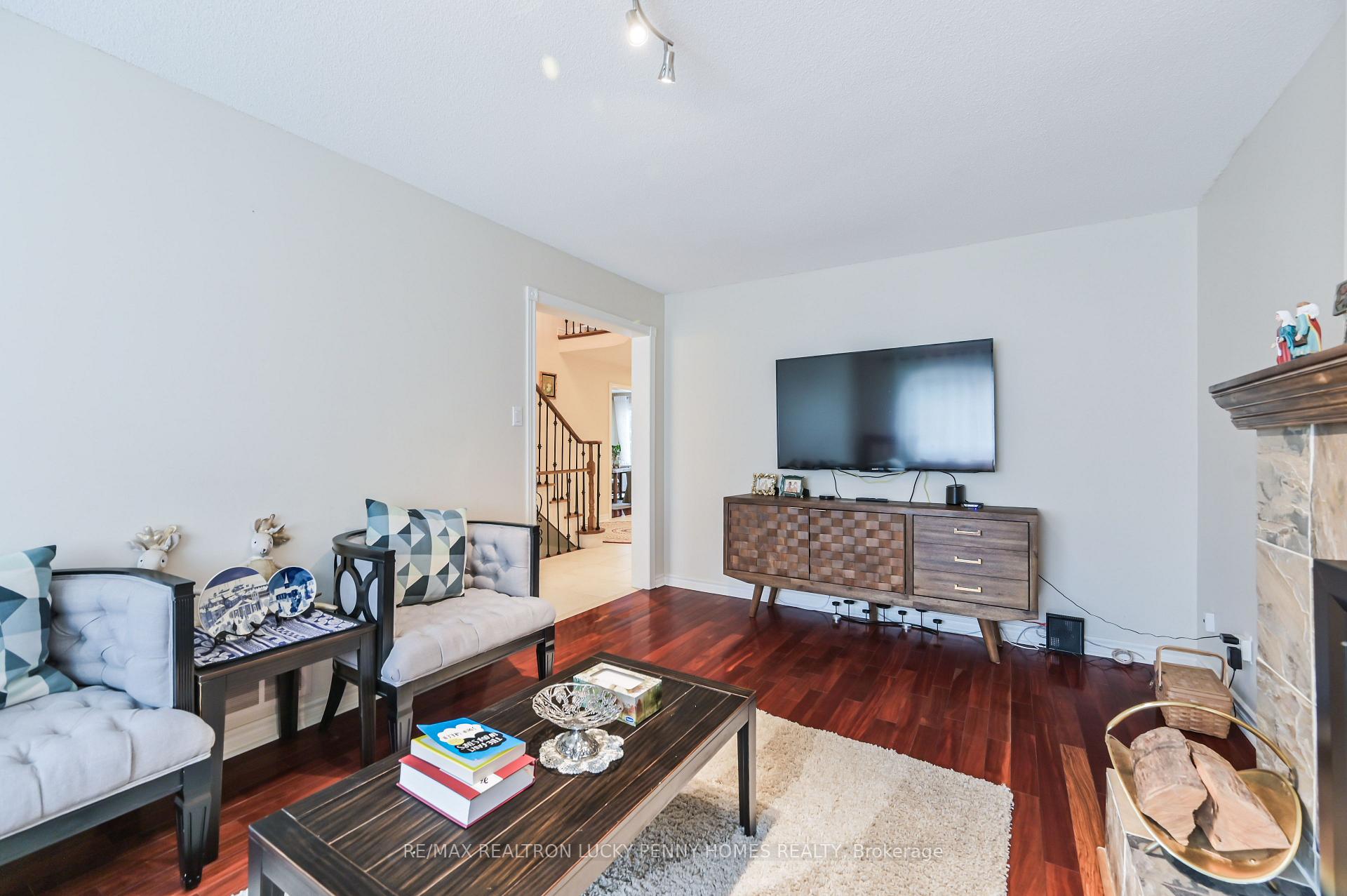 Photo 16 of 17 Buttonfield Road, Markham, Buttonville — HOMEH