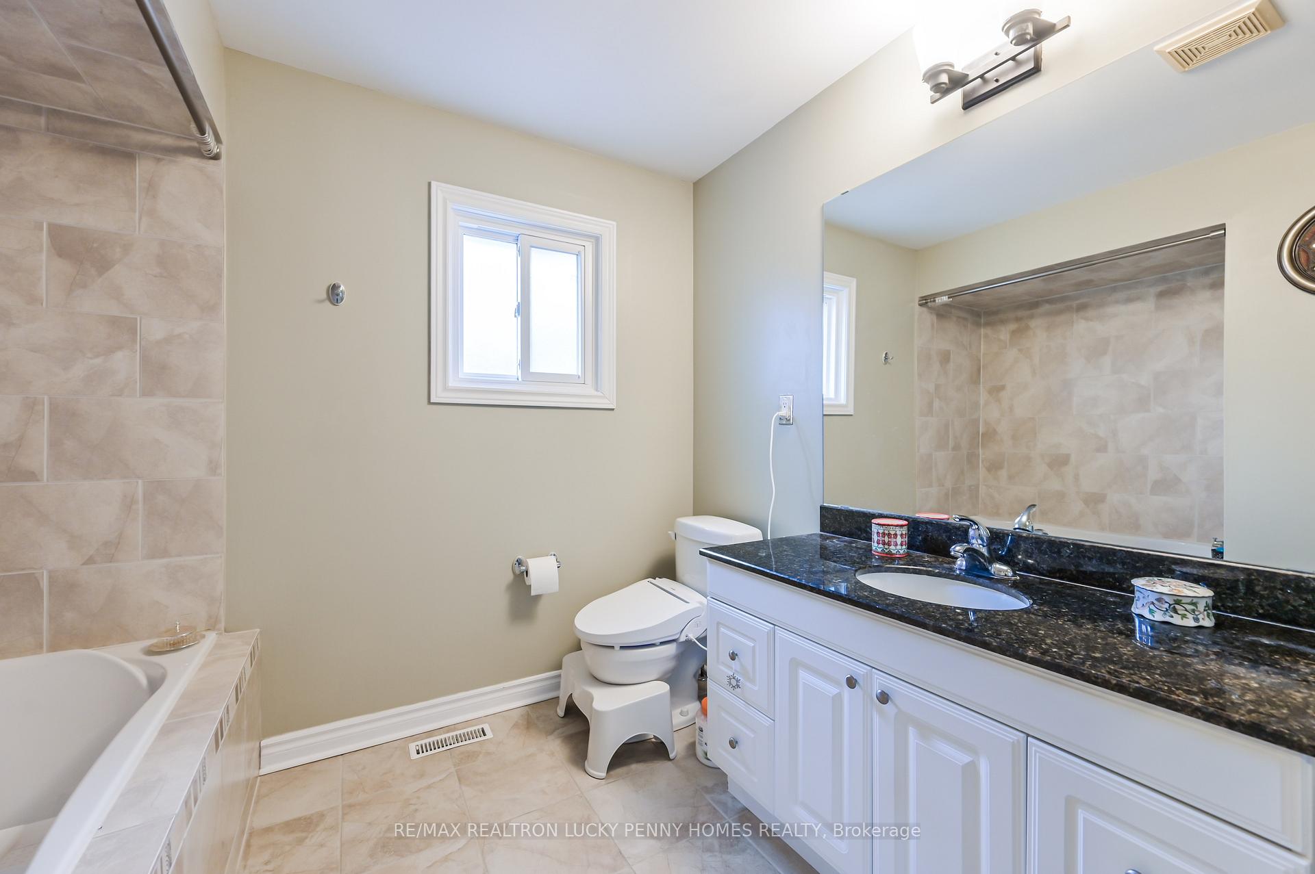 Photo 26 of 17 Buttonfield Road, Markham, Buttonville — HOMEH