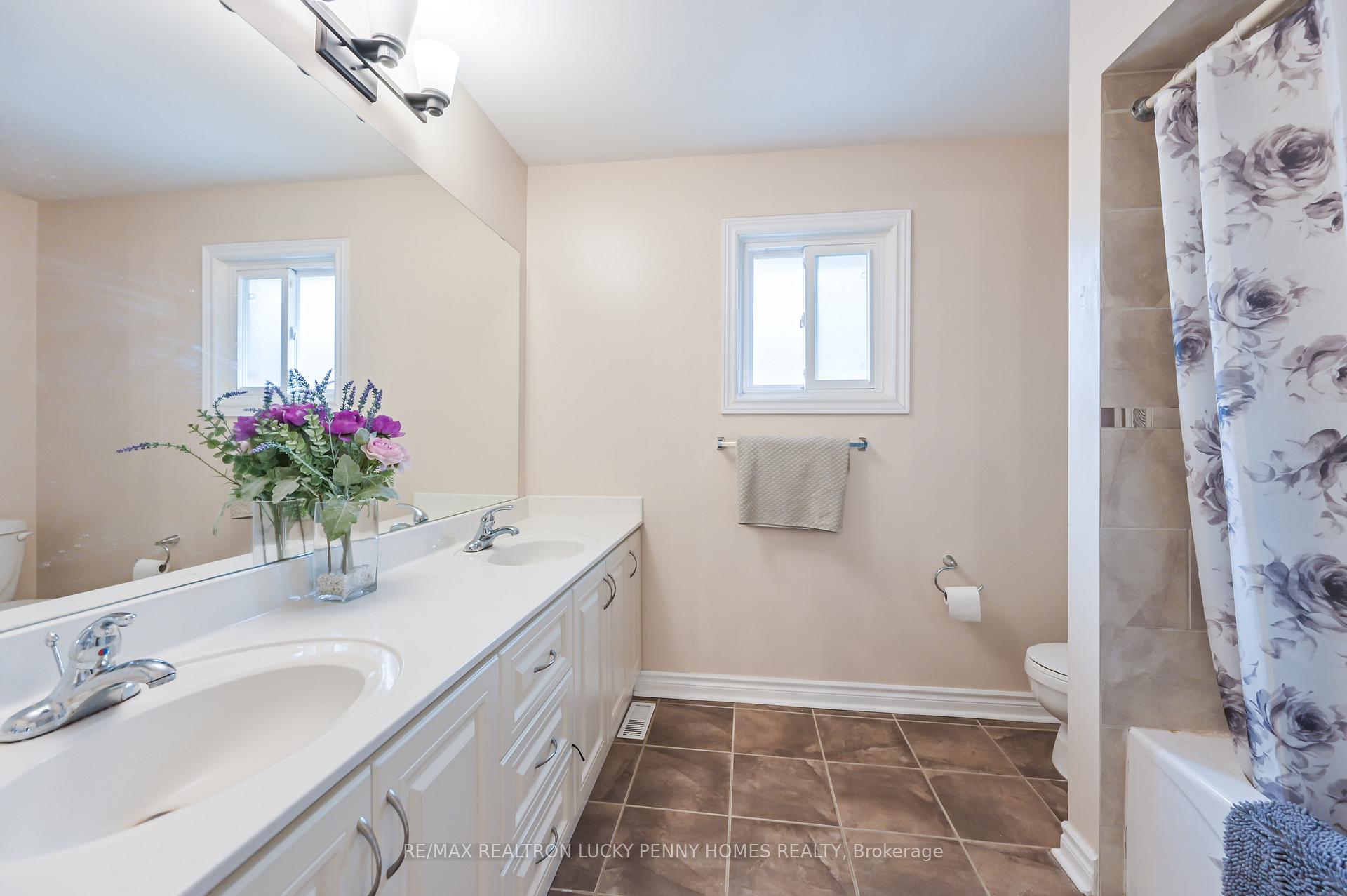 Photo 33 of 17 Buttonfield Road, Markham, Buttonville — HOMEH