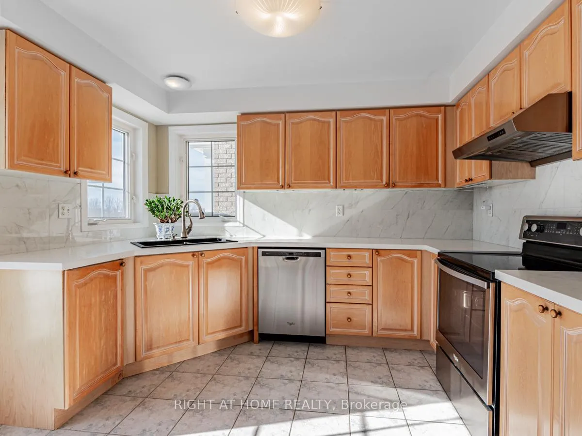 Photo 14 of 27 Wiltshire Drive, Markham, Berczy — HOMEH