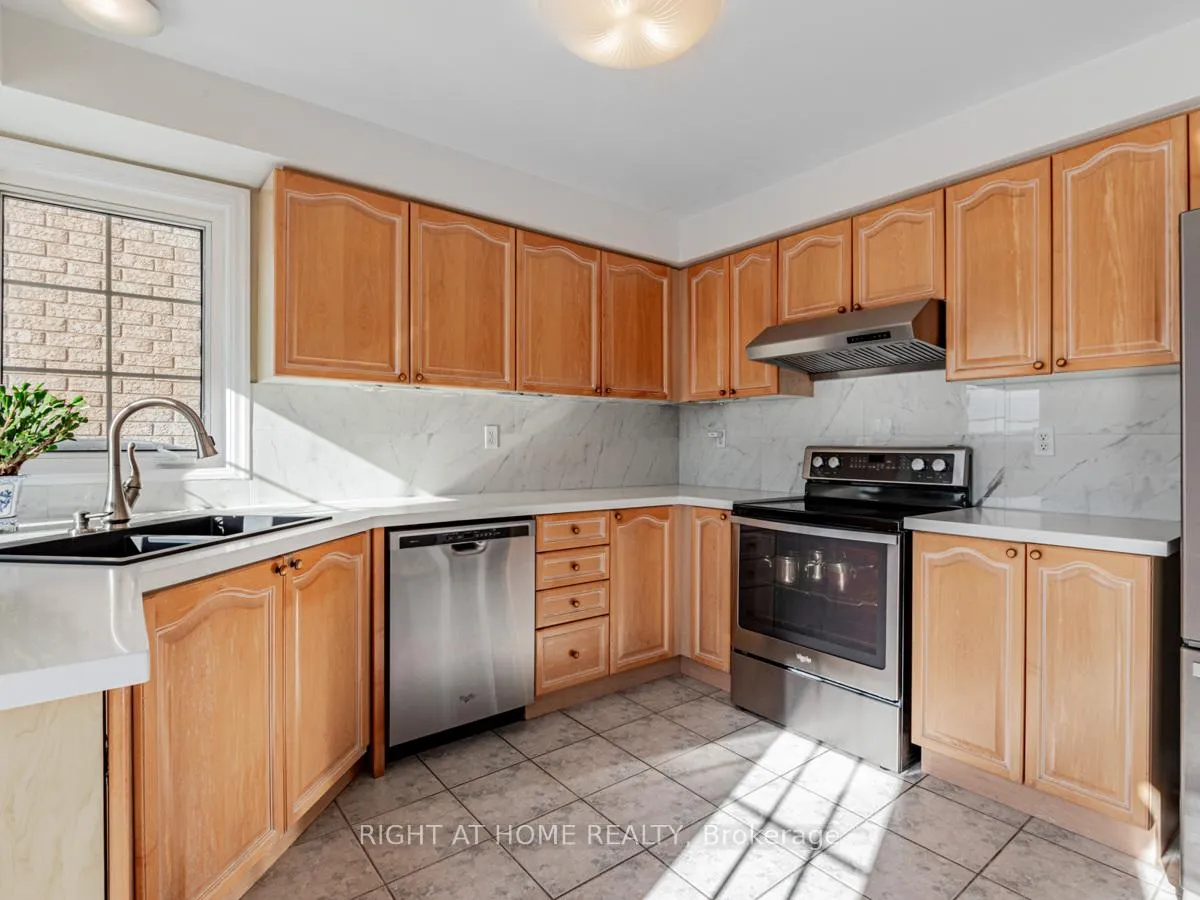 Photo 15 of 27 Wiltshire Drive, Markham, Berczy — HOMEH