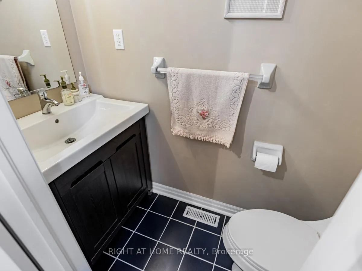 Photo 21 of 27 Wiltshire Drive, Markham, Berczy — HOMEH