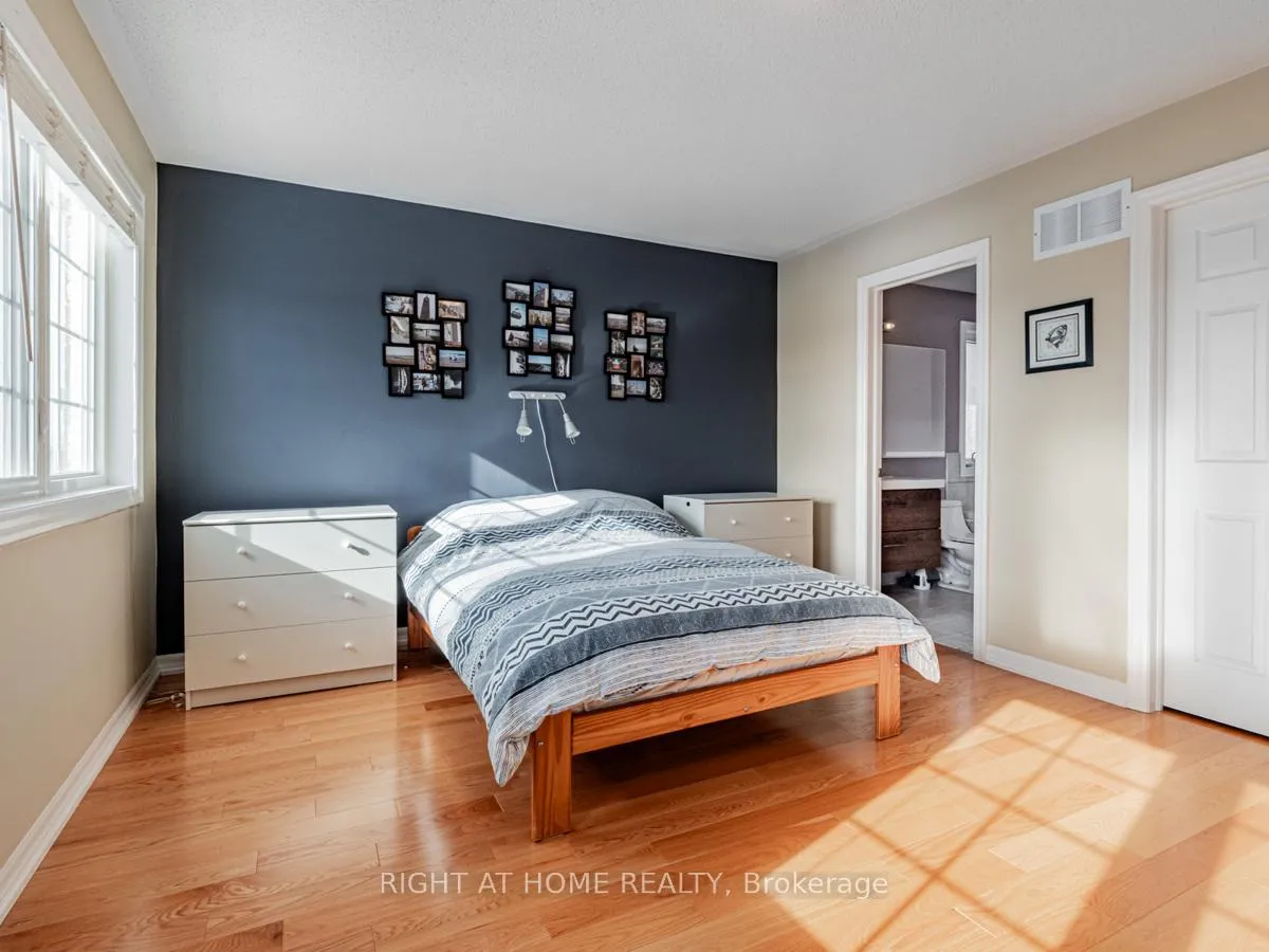 Photo 24 of 27 Wiltshire Drive, Markham, Berczy — HOMEH