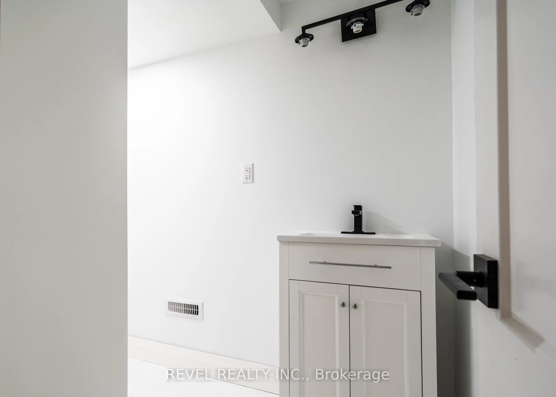 Photo 11 of Unit 3, 27 Grove Street, Hamilton, Corktown — HOMEH