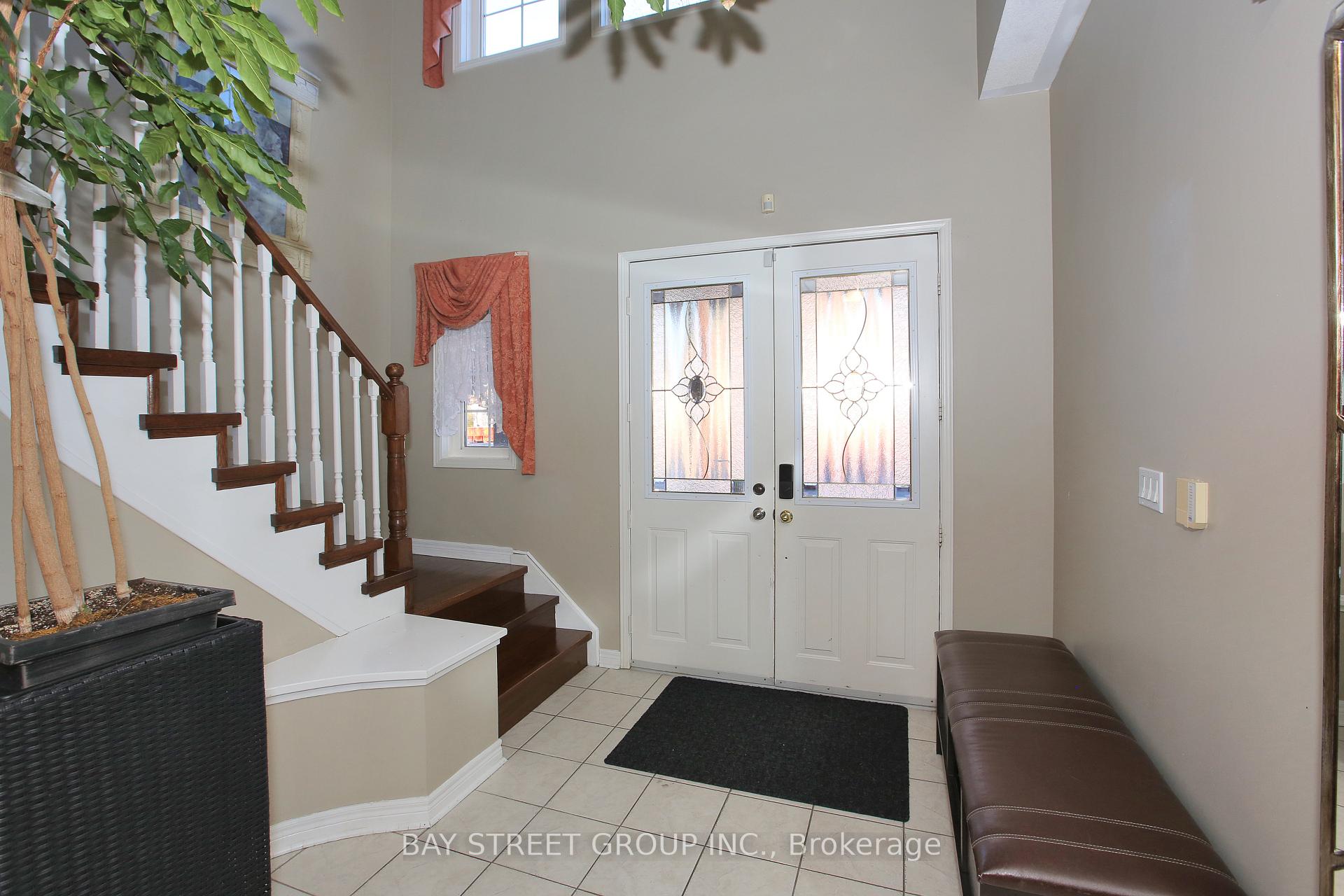 Photo 2 of 62 Trail Ridge Lane, Markham, Berczy — HOMEH