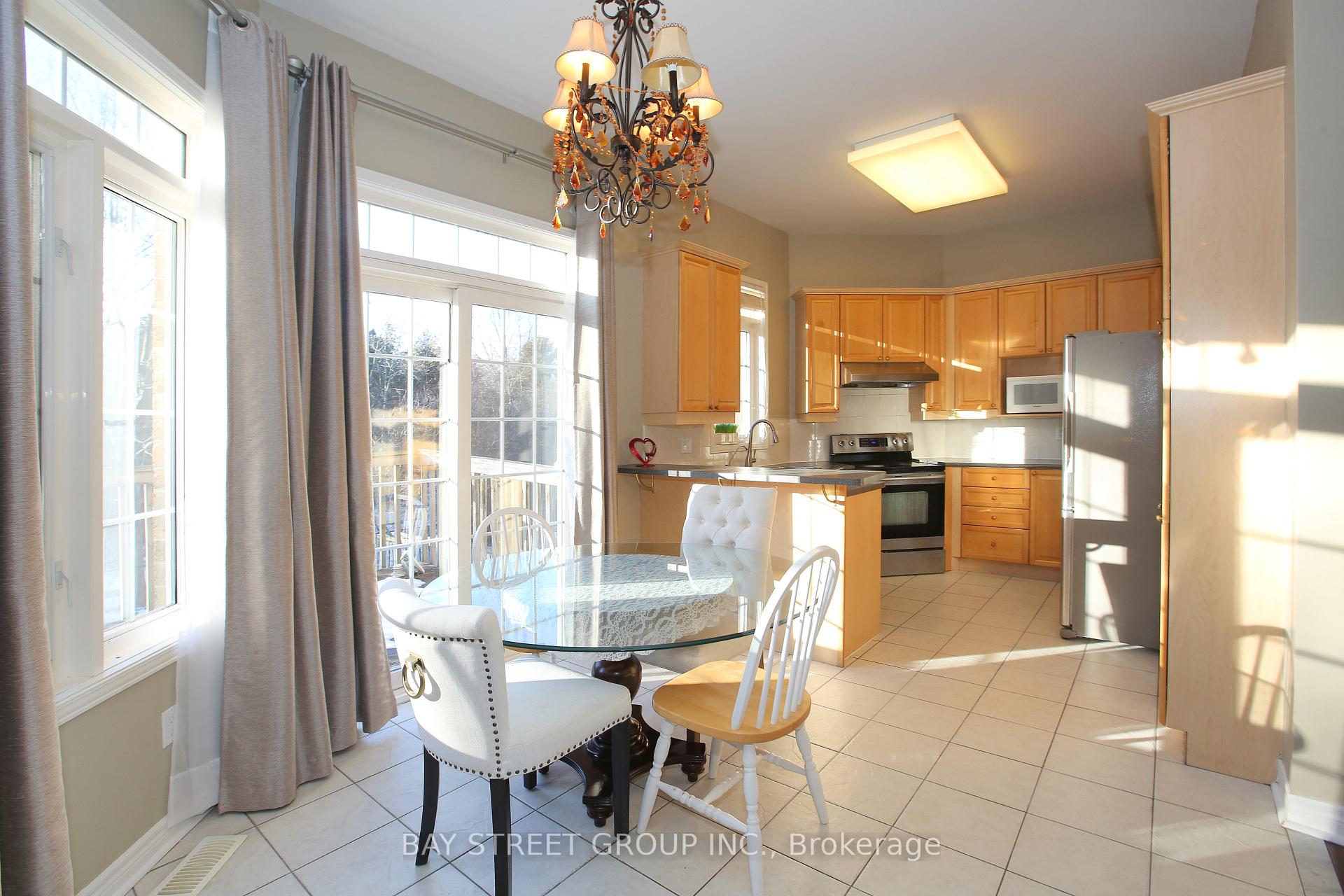 Photo 4 of 62 Trail Ridge Lane, Markham, Berczy — HOMEH