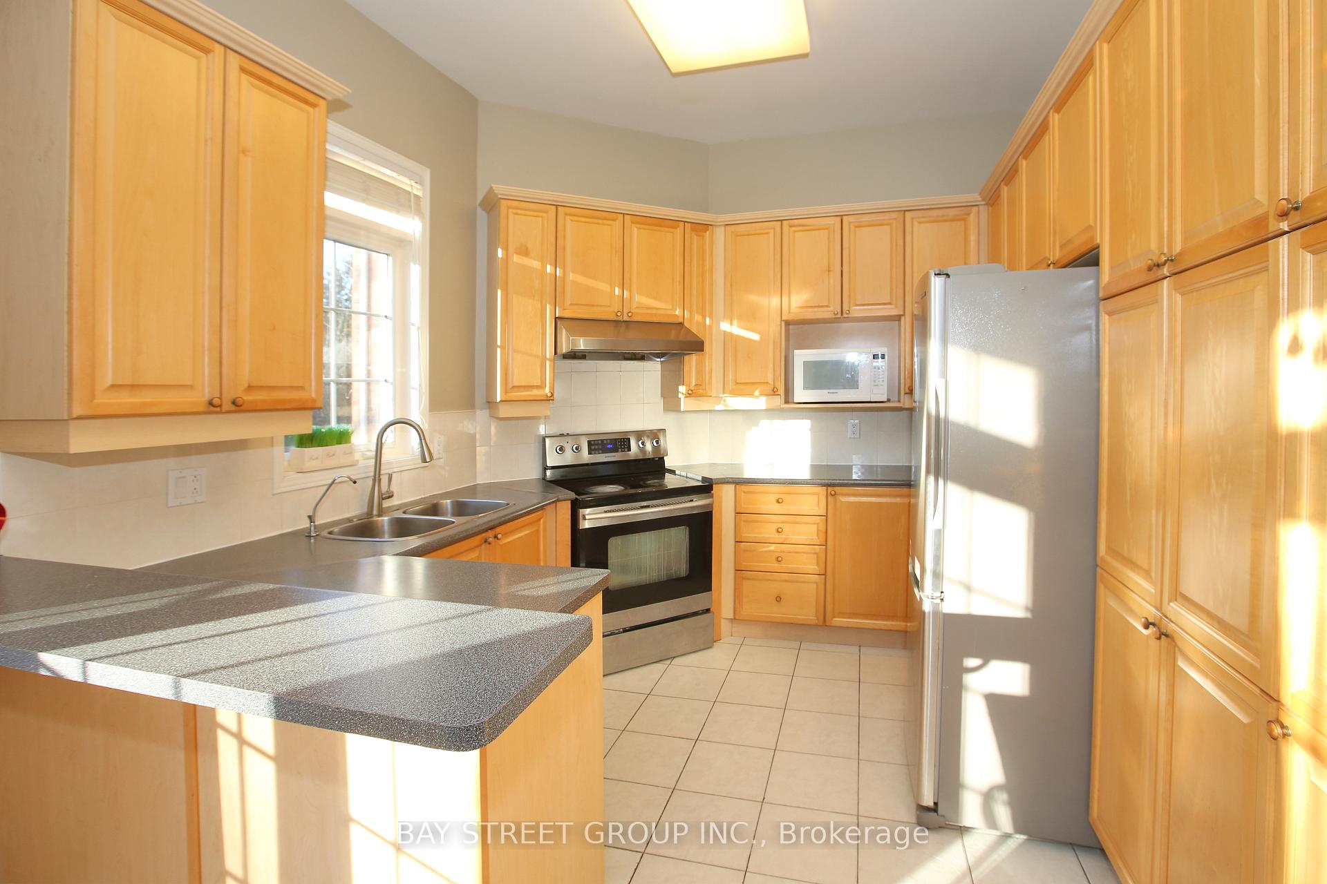 Photo 5 of 62 Trail Ridge Lane, Markham, Berczy — HOMEH