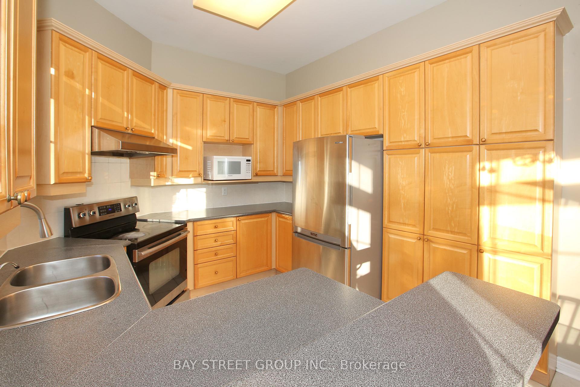Photo 6 of 62 Trail Ridge Lane, Markham, Berczy — HOMEH