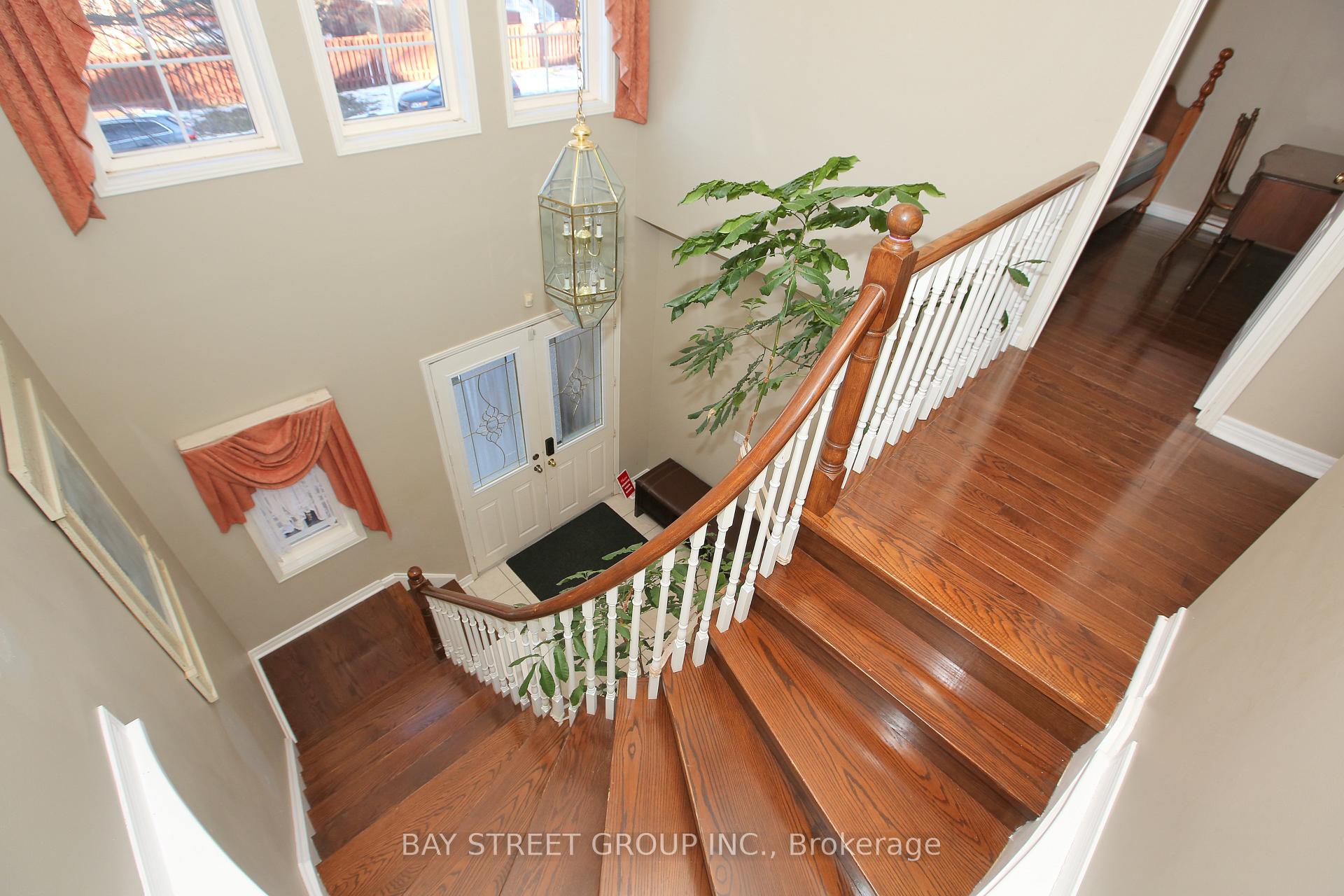 Photo 14 of 62 Trail Ridge Lane, Markham, Berczy — HOMEH