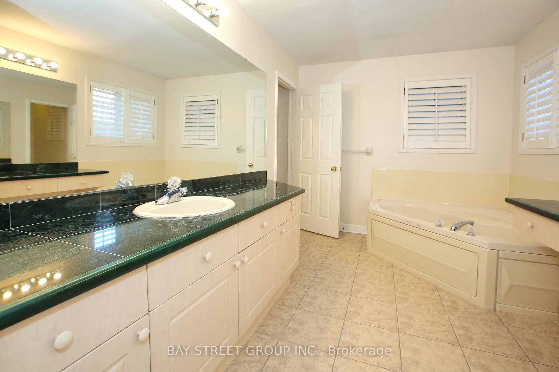 Photo 17 of 62 Trail Ridge Lane, Markham, Berczy — HOMEH