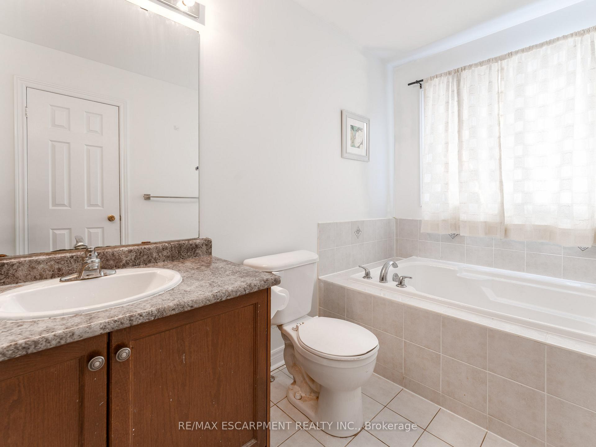 Photo 20 of 40 Cathmar Drive, Markham, Greensborough — HOMEH