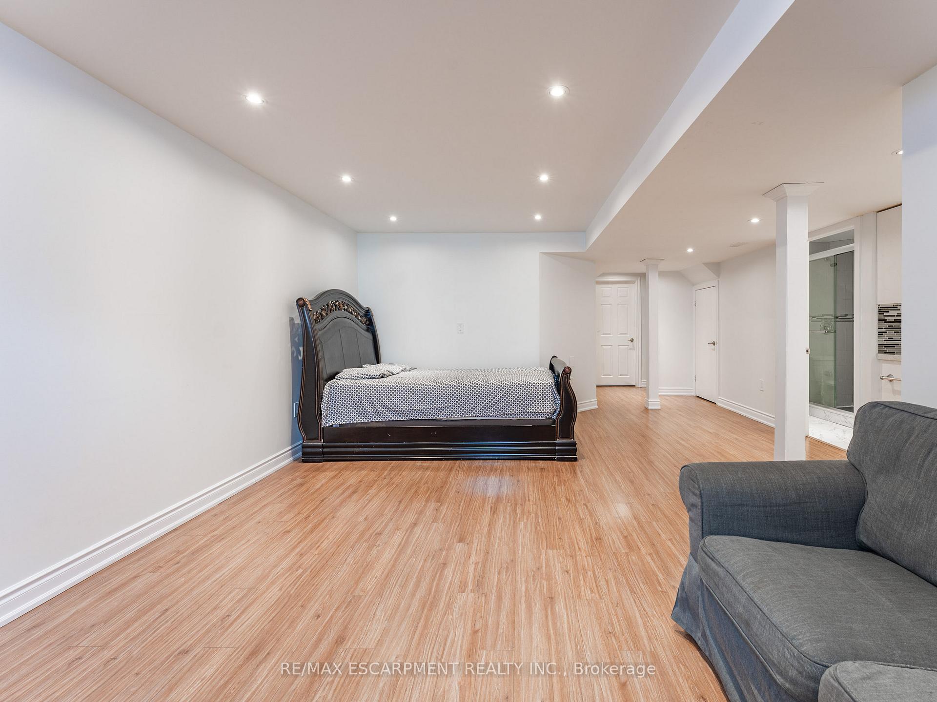 Photo 35 of 40 Cathmar Drive, Markham, Greensborough — HOMEH