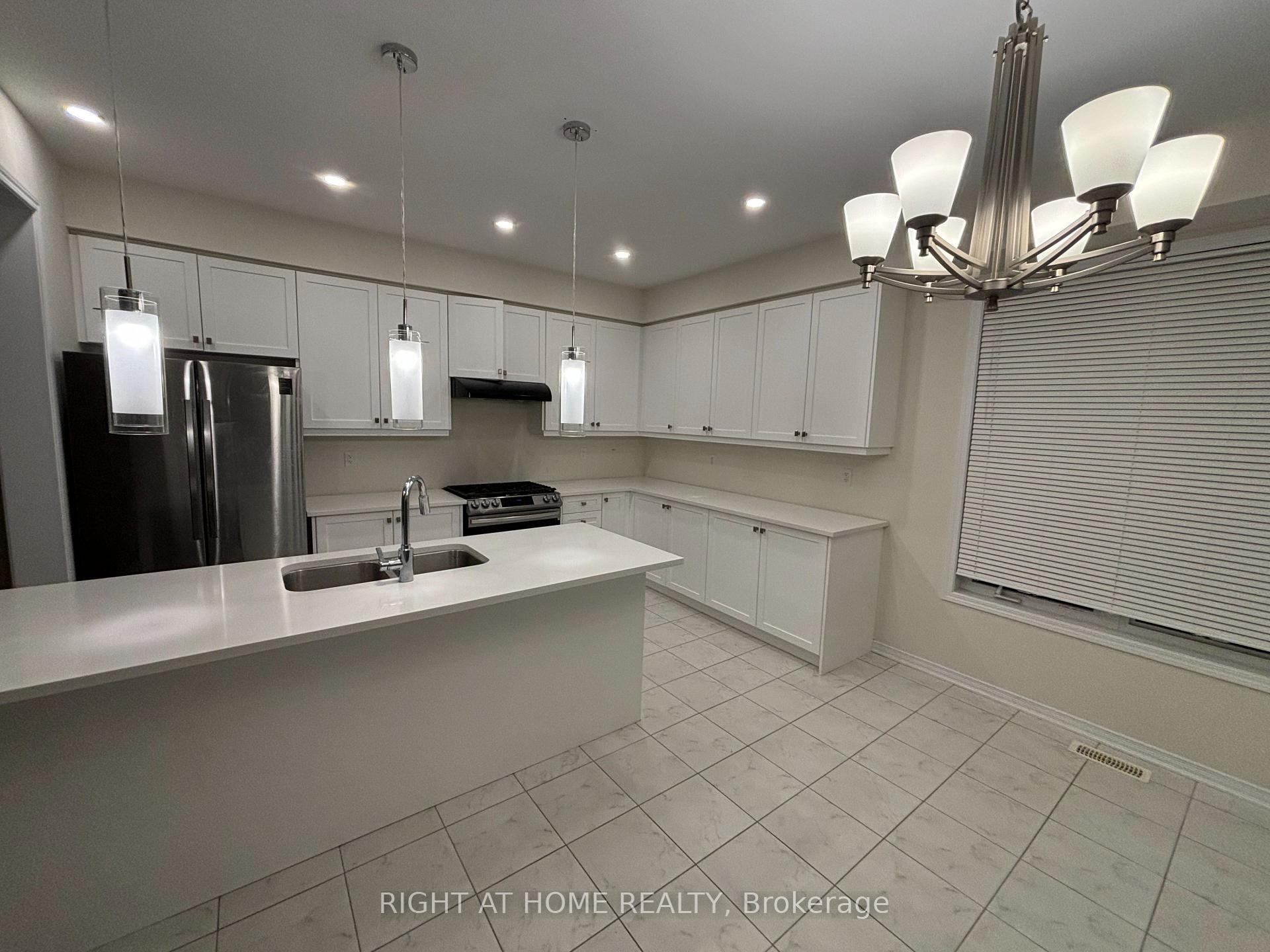Photo 2 of 27 Royal Coachman Way, Hamilton, Stoney Creek — HOMEH