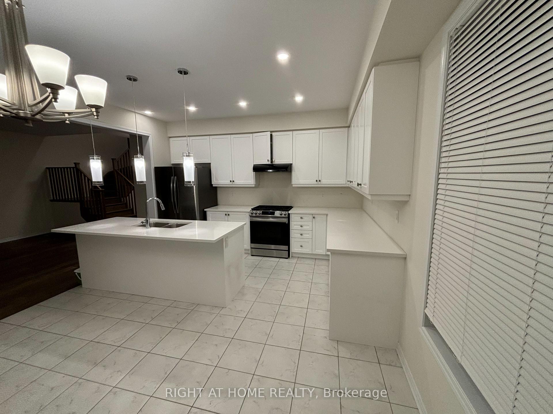 Photo 3 of 27 Royal Coachman Way, Hamilton, Stoney Creek — HOMEH