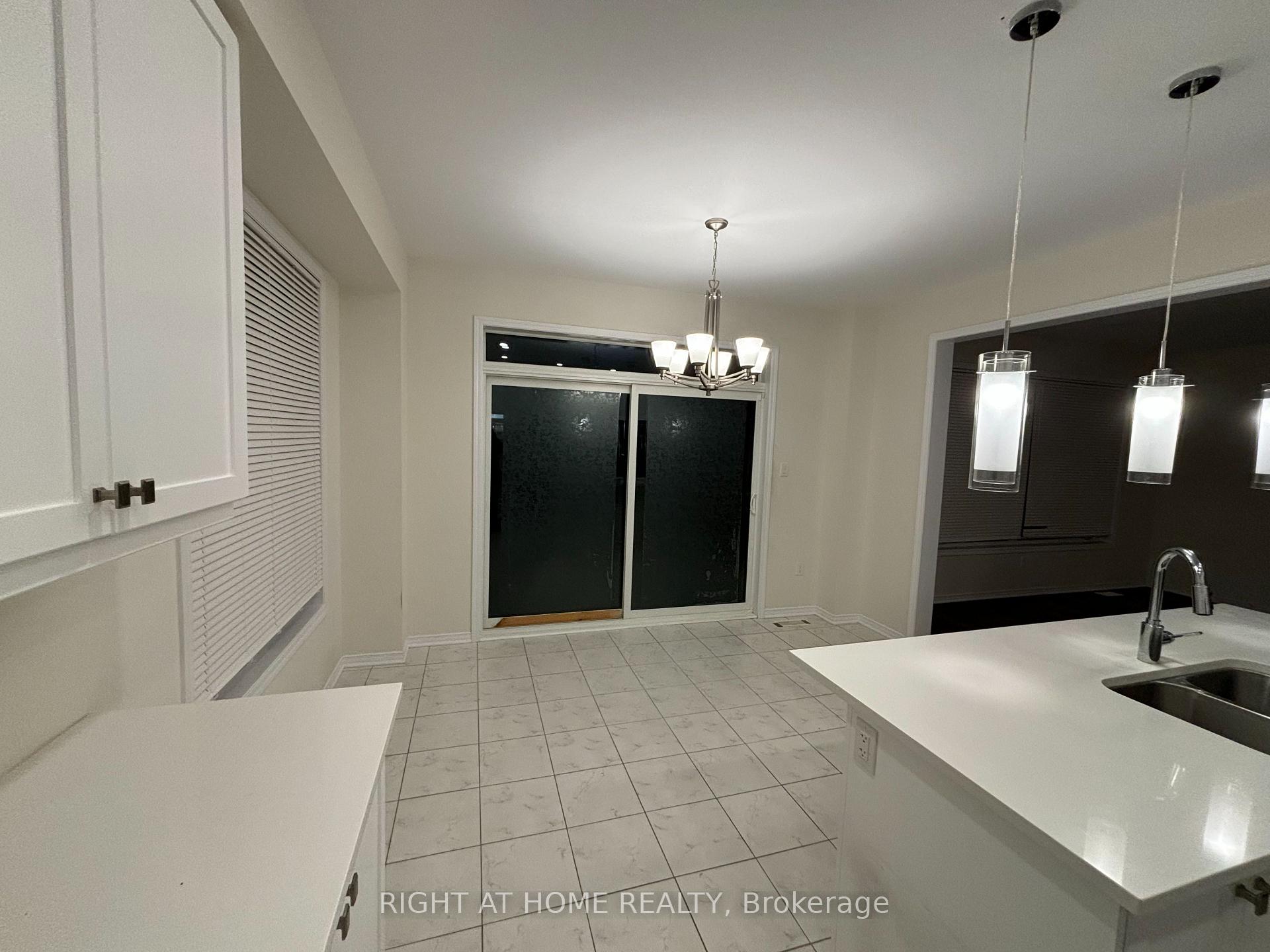 Photo 4 of 27 Royal Coachman Way, Hamilton, Stoney Creek — HOMEH