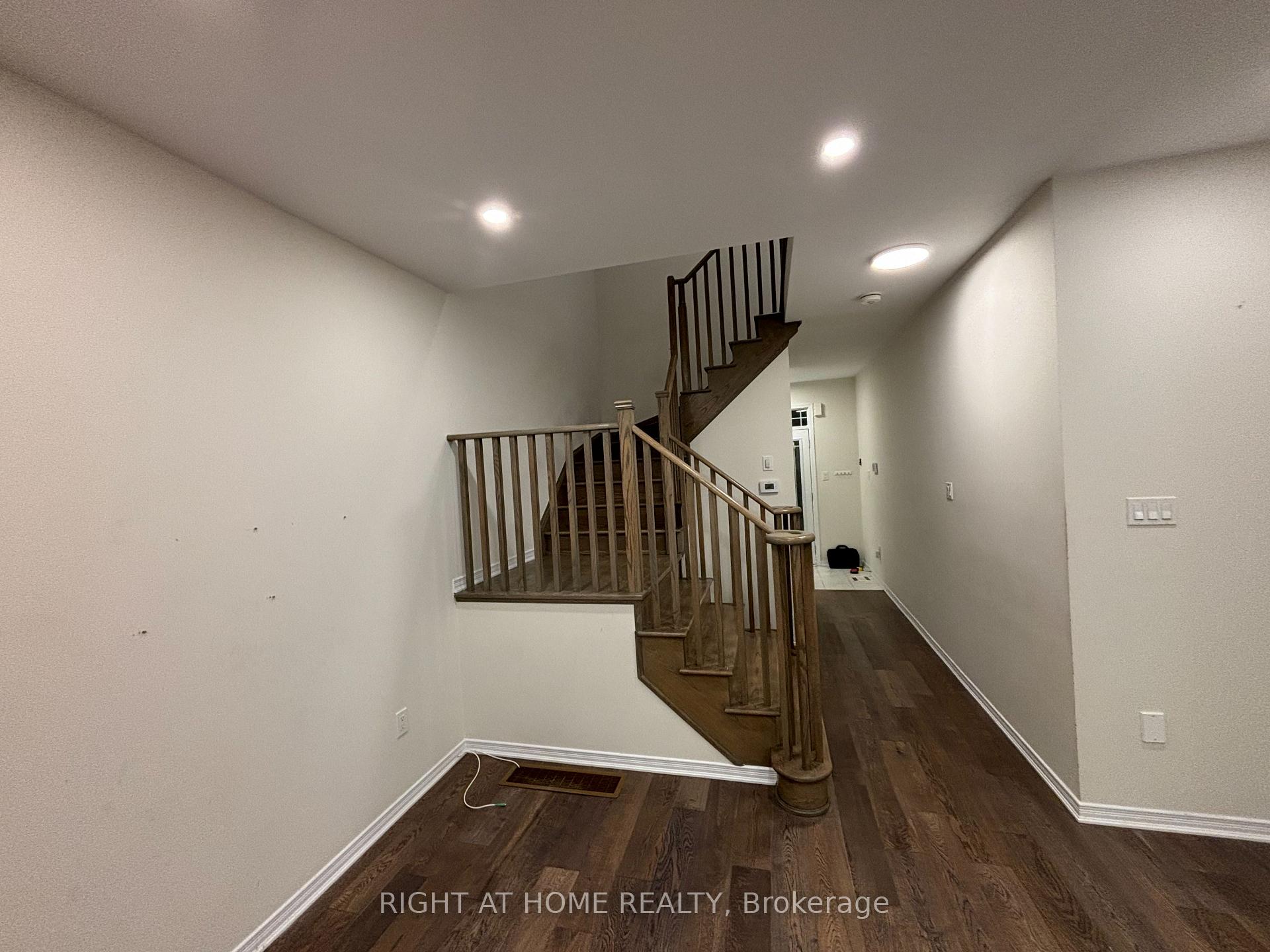 Photo 7 of 27 Royal Coachman Way, Hamilton, Stoney Creek — HOMEH
