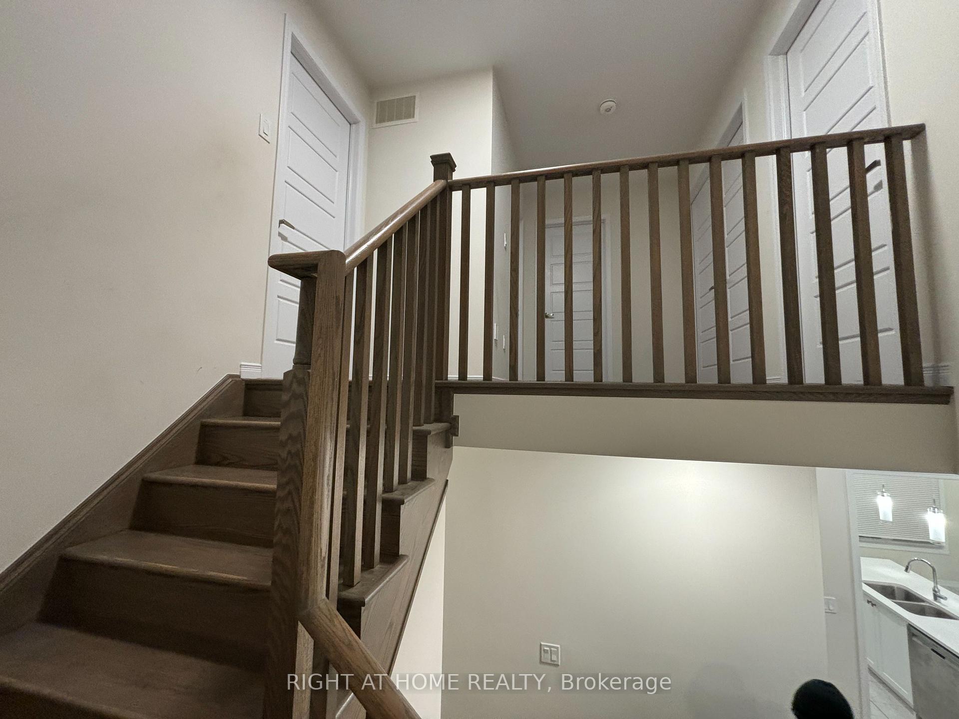 Photo 9 of 27 Royal Coachman Way, Hamilton, Stoney Creek — HOMEH