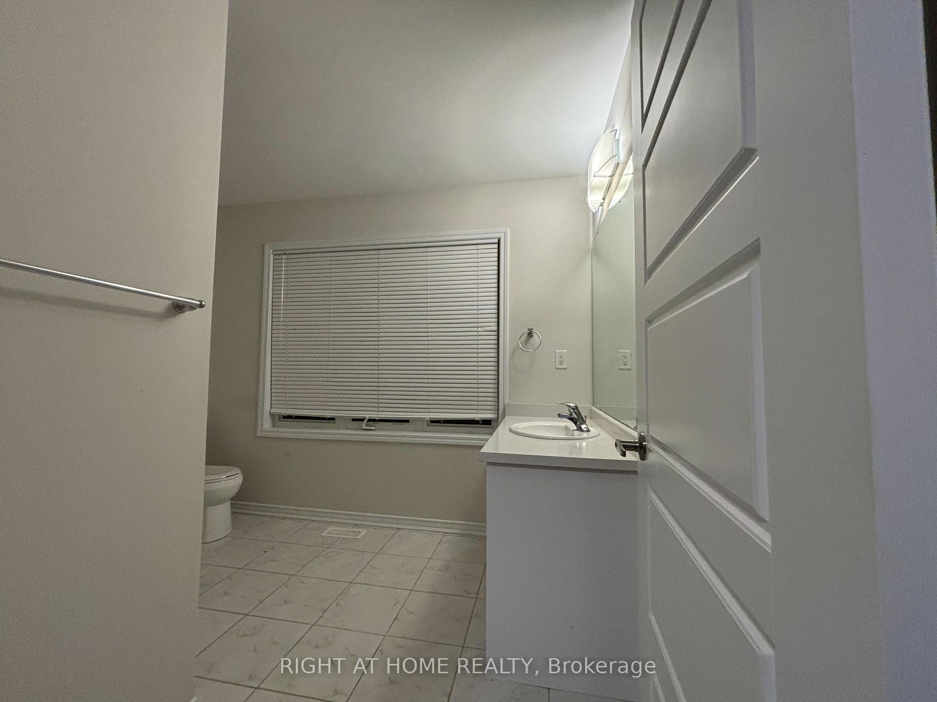 Photo 11 of 27 Royal Coachman Way, Hamilton, Stoney Creek — HOMEH