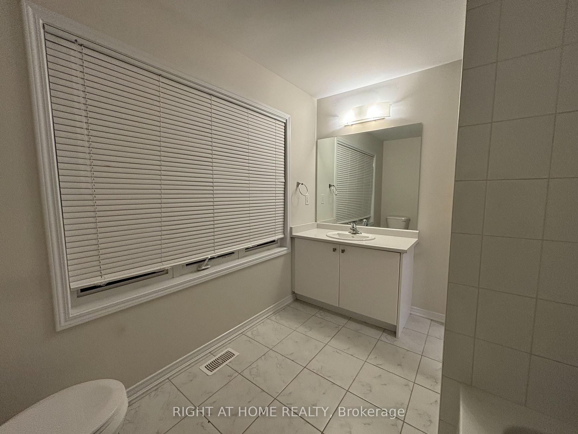 Photo 13 of 27 Royal Coachman Way, Hamilton, Stoney Creek — HOMEH