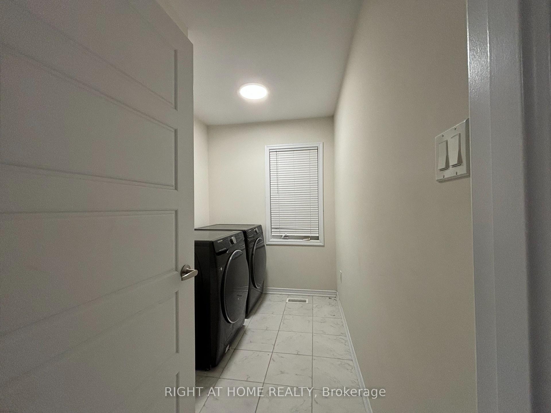 Photo 14 of 27 Royal Coachman Way, Hamilton, Stoney Creek — HOMEH