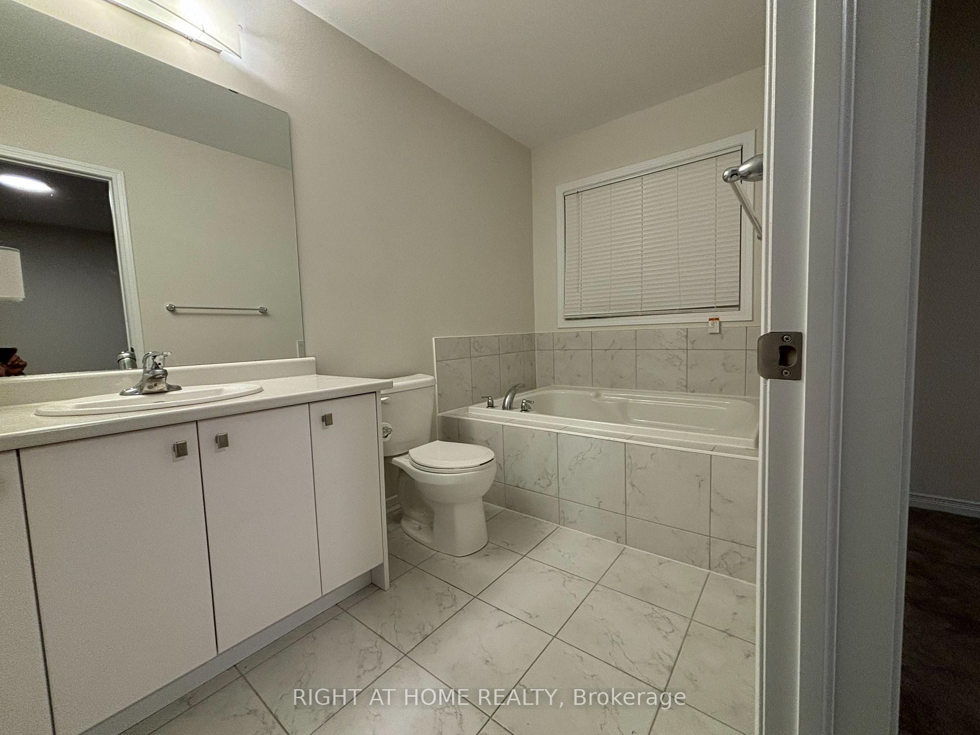 Photo 20 of 27 Royal Coachman Way, Hamilton, Stoney Creek — HOMEH