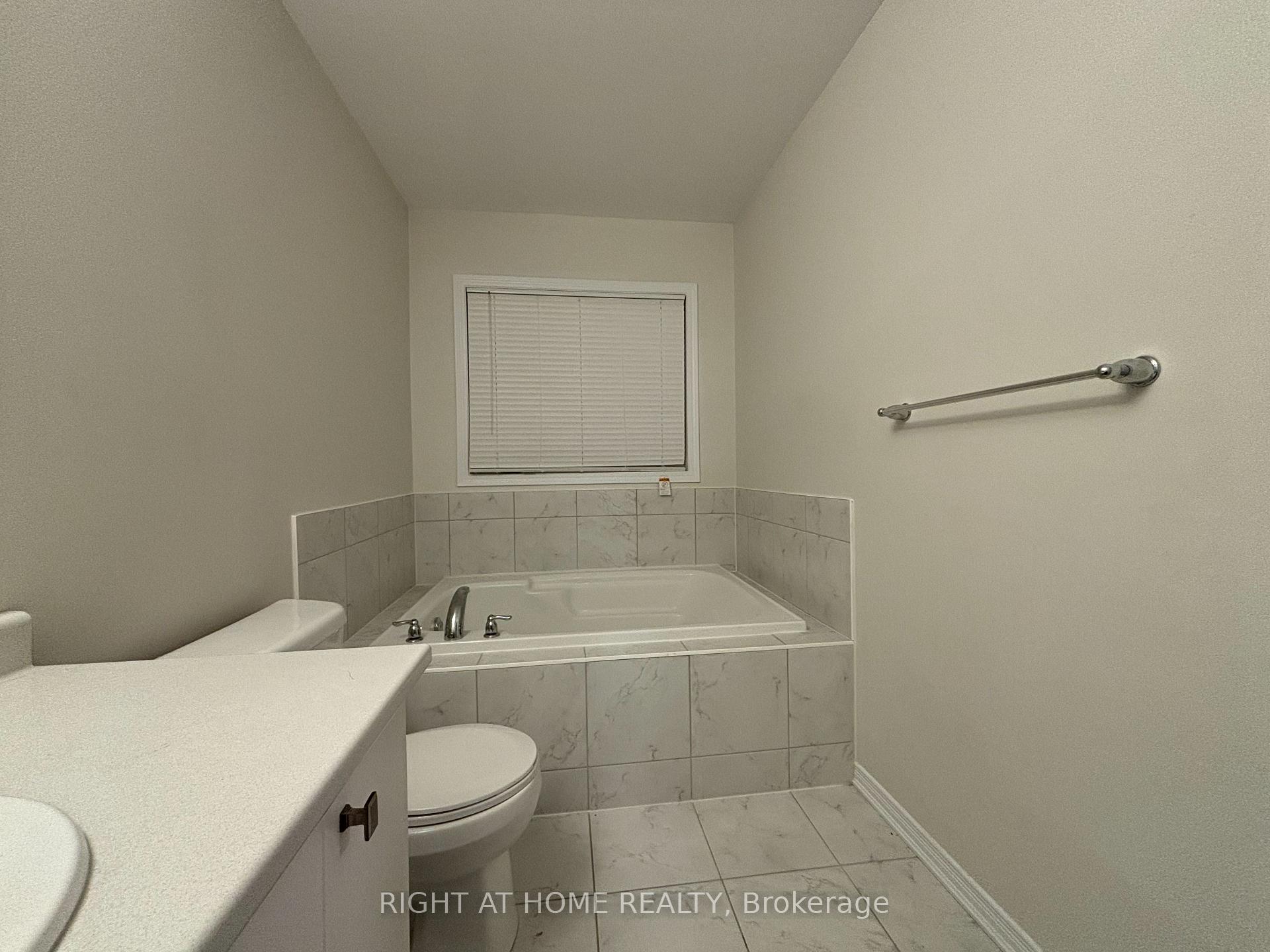 Photo 21 of 27 Royal Coachman Way, Hamilton, Stoney Creek — HOMEH