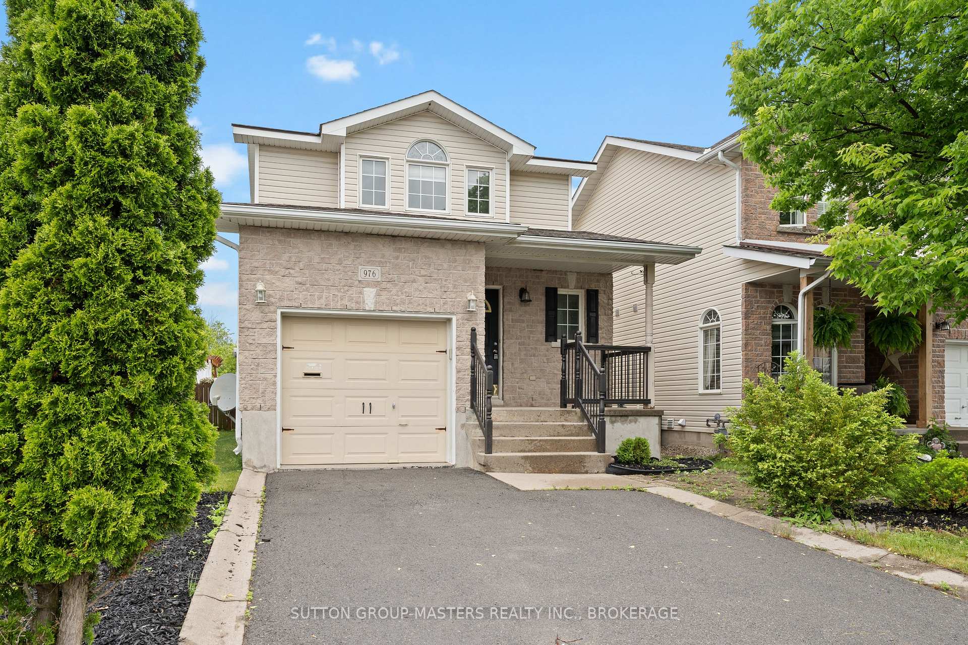 Front of 976 Bluffwood Avenue