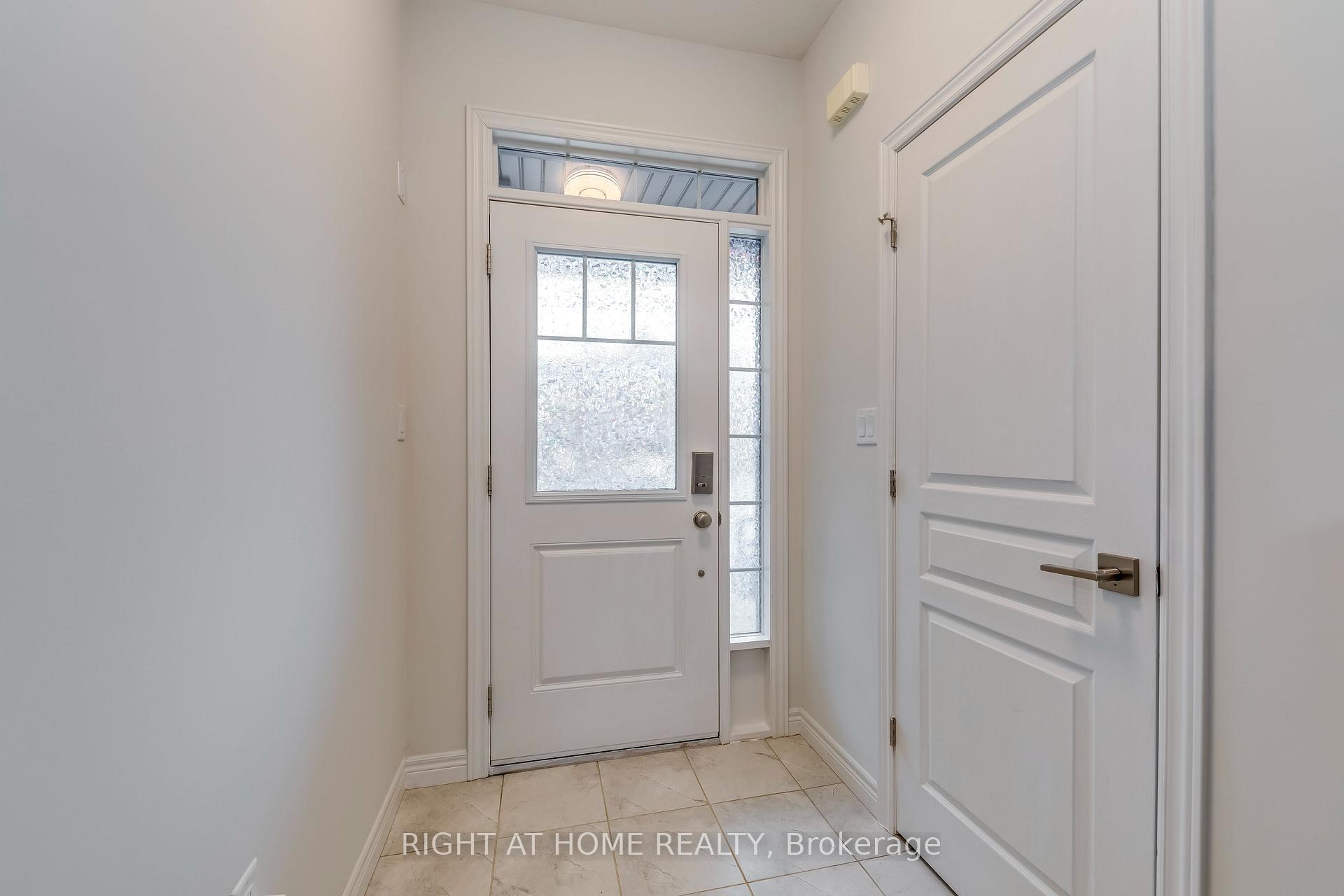 Photo 2 of 20 Farley Lane, Hamilton, Ancaster — HOMEH