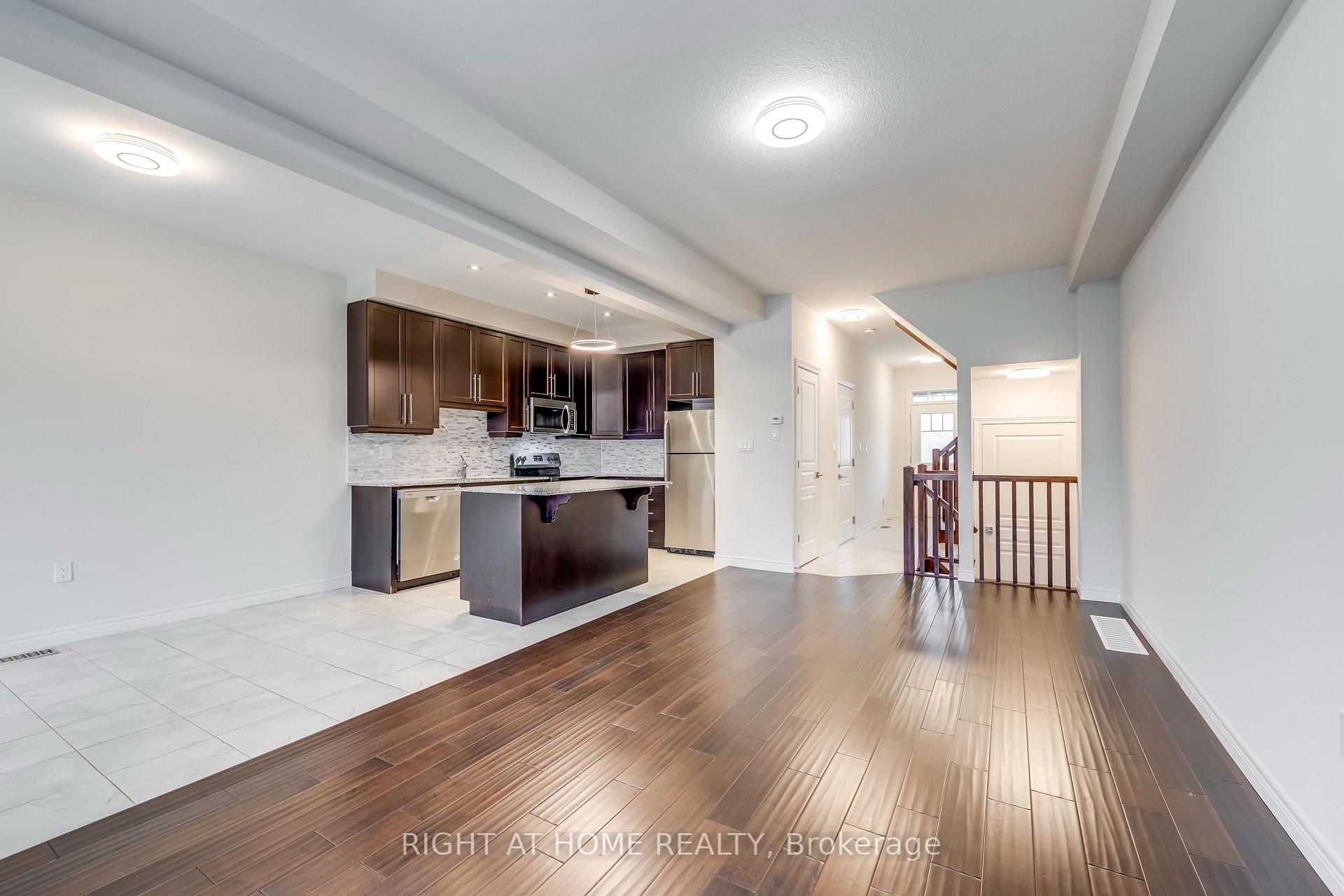 Photo 5 of 20 Farley Lane, Hamilton, Ancaster — HOMEH