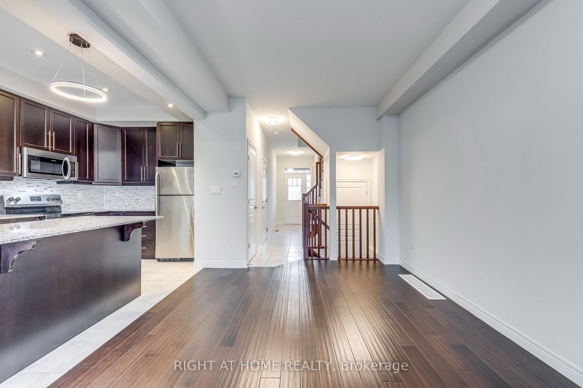 Photo 6 of 20 Farley Lane, Hamilton, Ancaster — HOMEH
