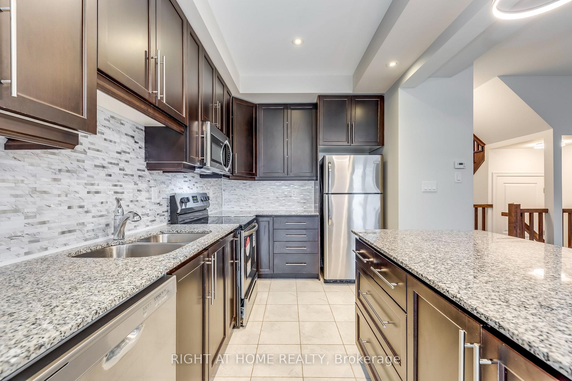Photo 10 of 20 Farley Lane, Hamilton, Ancaster — HOMEH