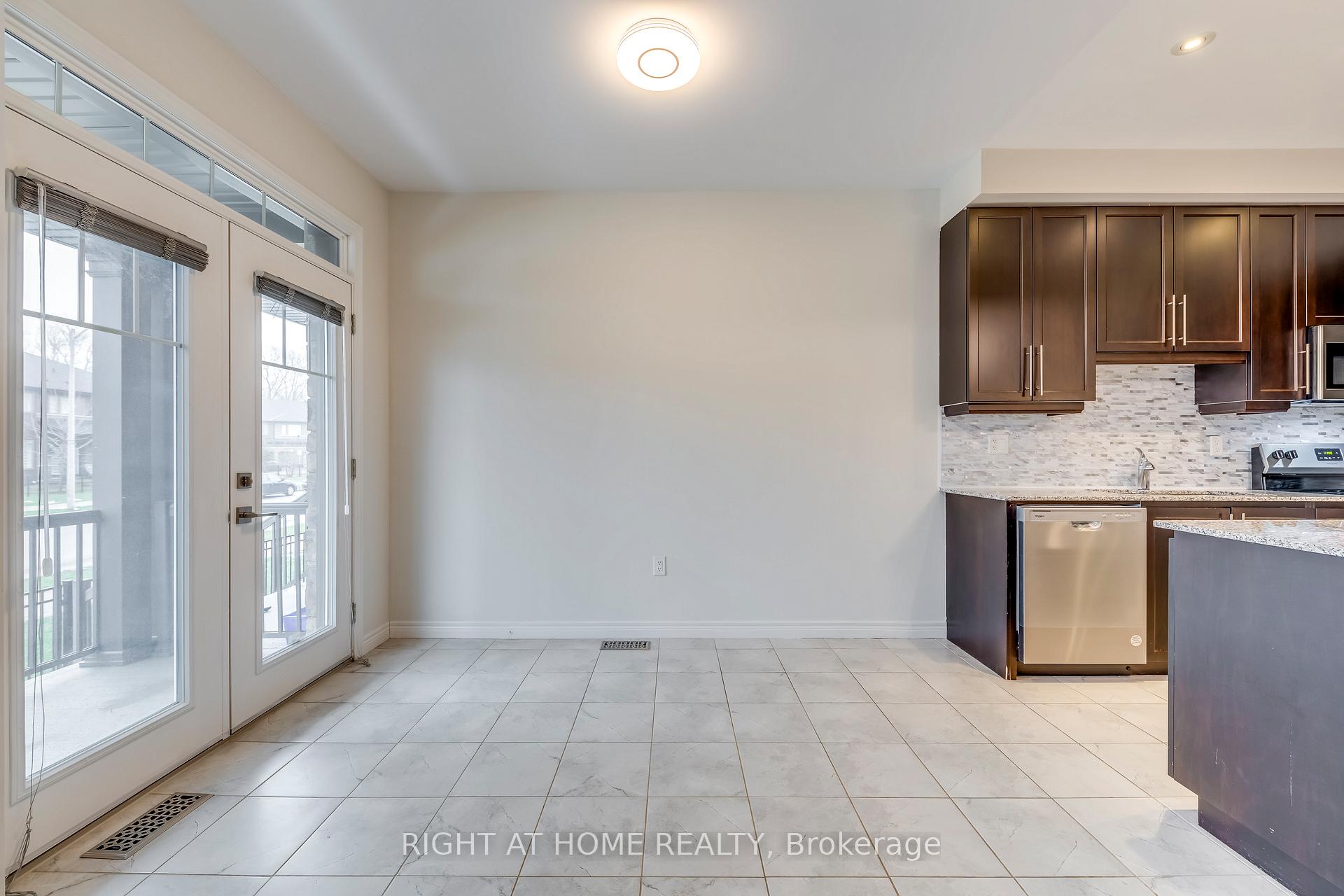 Photo 12 of 20 Farley Lane, Hamilton, Ancaster — HOMEH