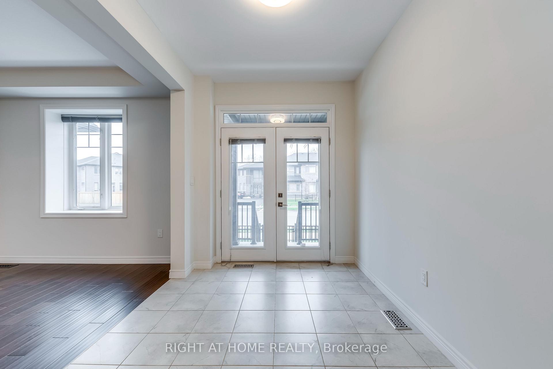 Photo 13 of 20 Farley Lane, Hamilton, Ancaster — HOMEH