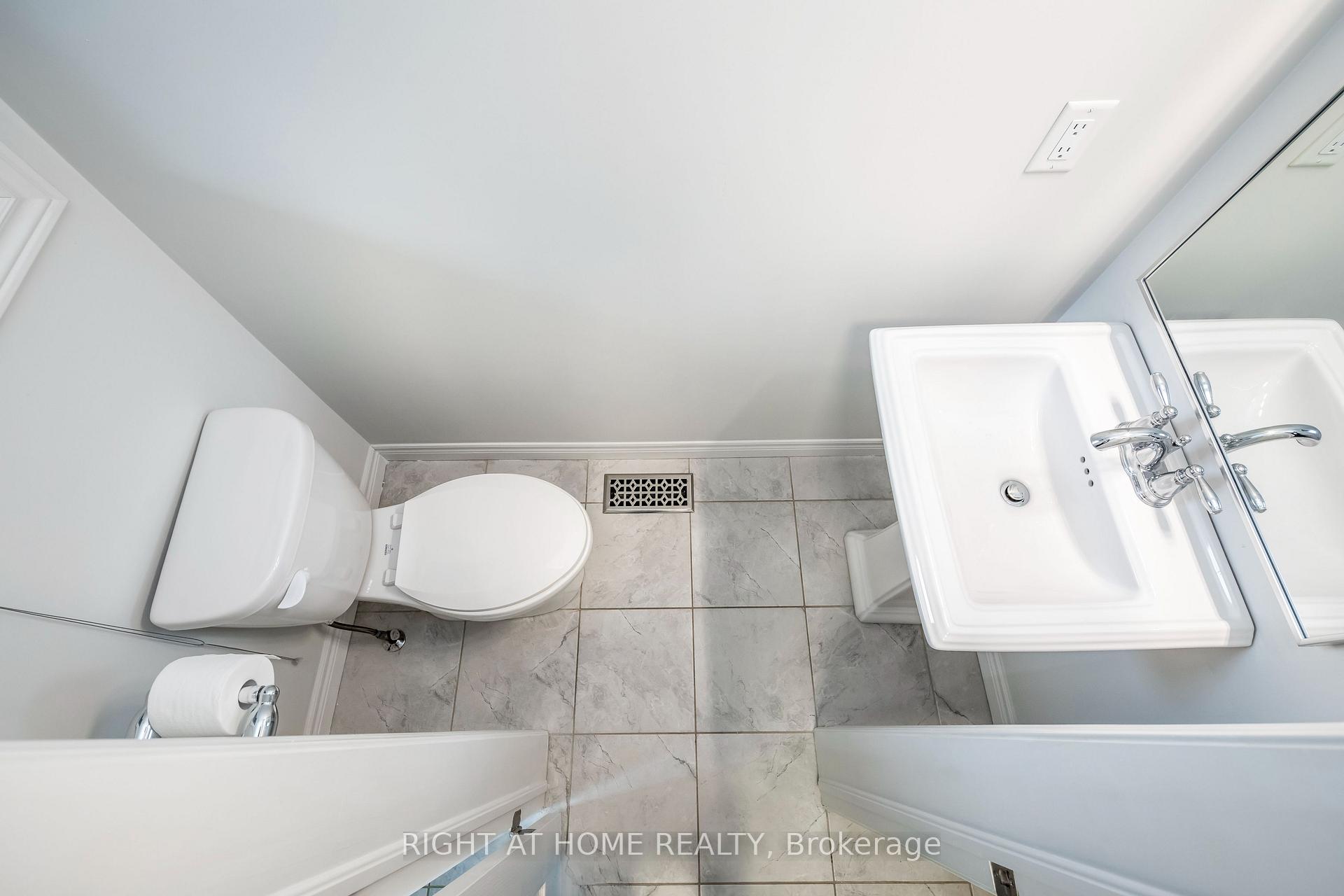 Photo 14 of 20 Farley Lane, Hamilton, Ancaster — HOMEH