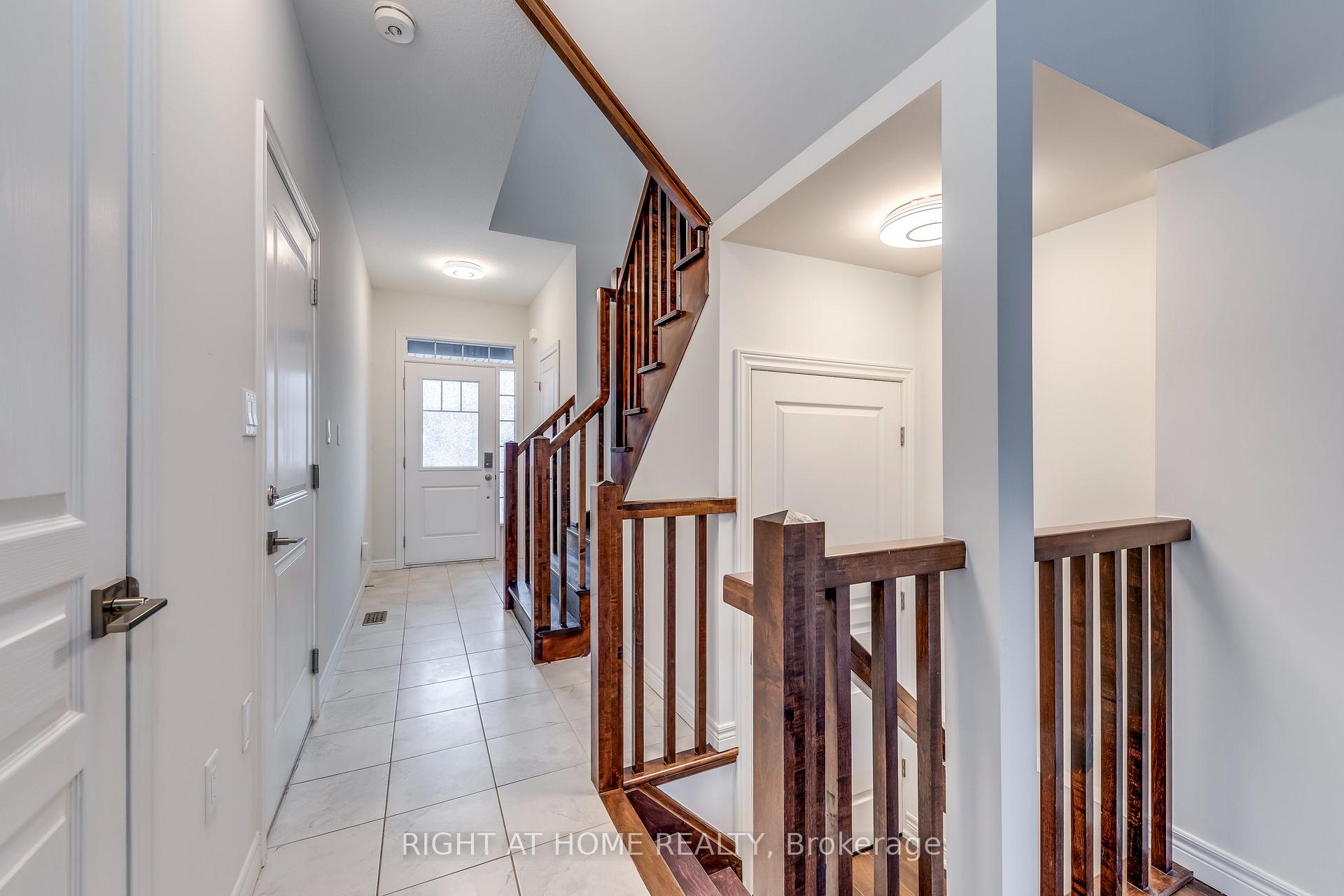 Photo 15 of 20 Farley Lane, Hamilton, Ancaster — HOMEH