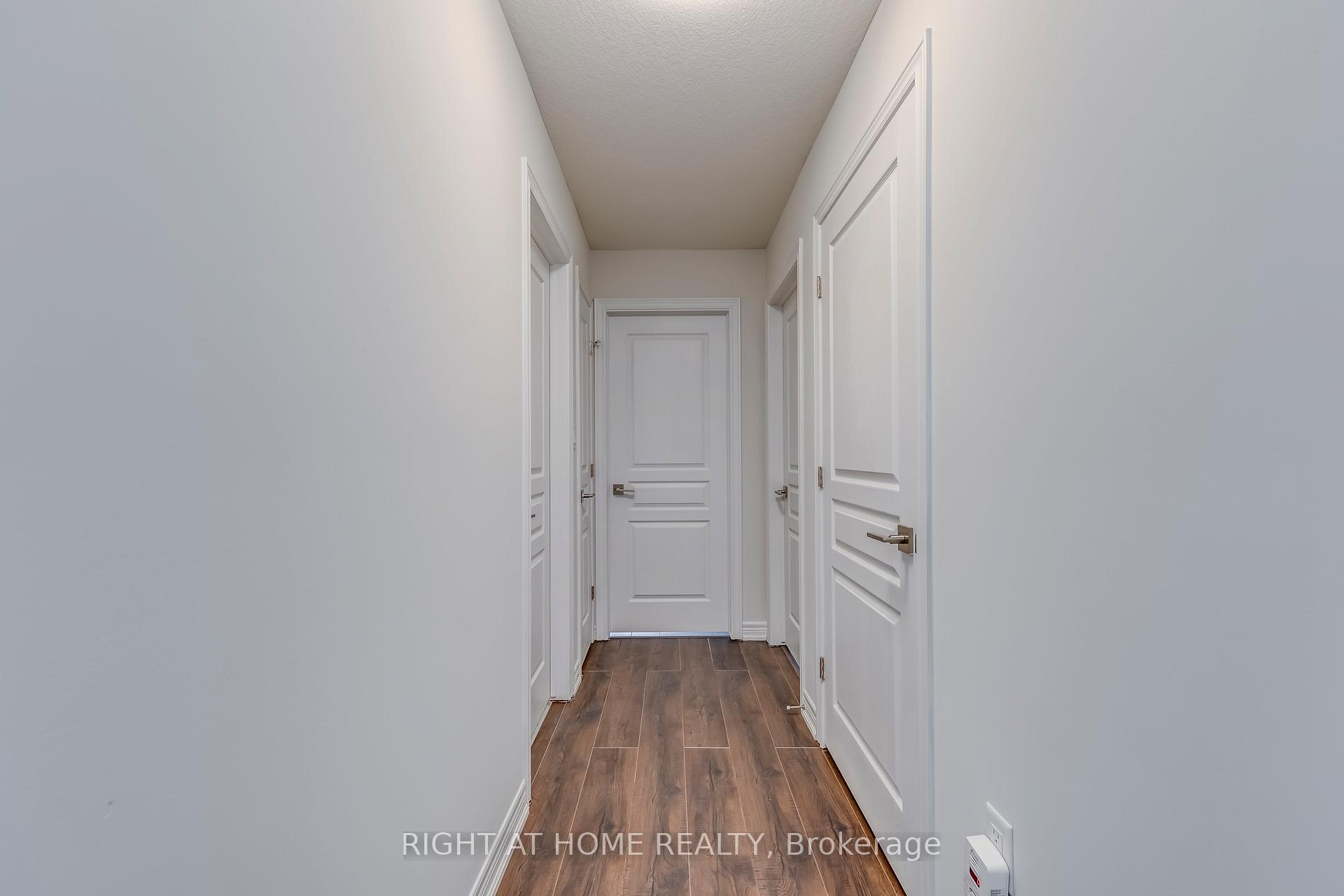 Photo 17 of 20 Farley Lane, Hamilton, Ancaster — HOMEH